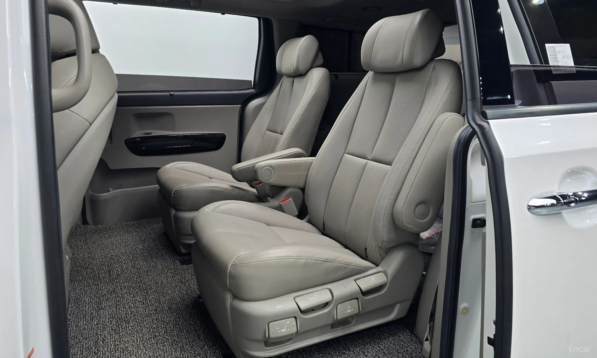 Kia Carnival превью 12