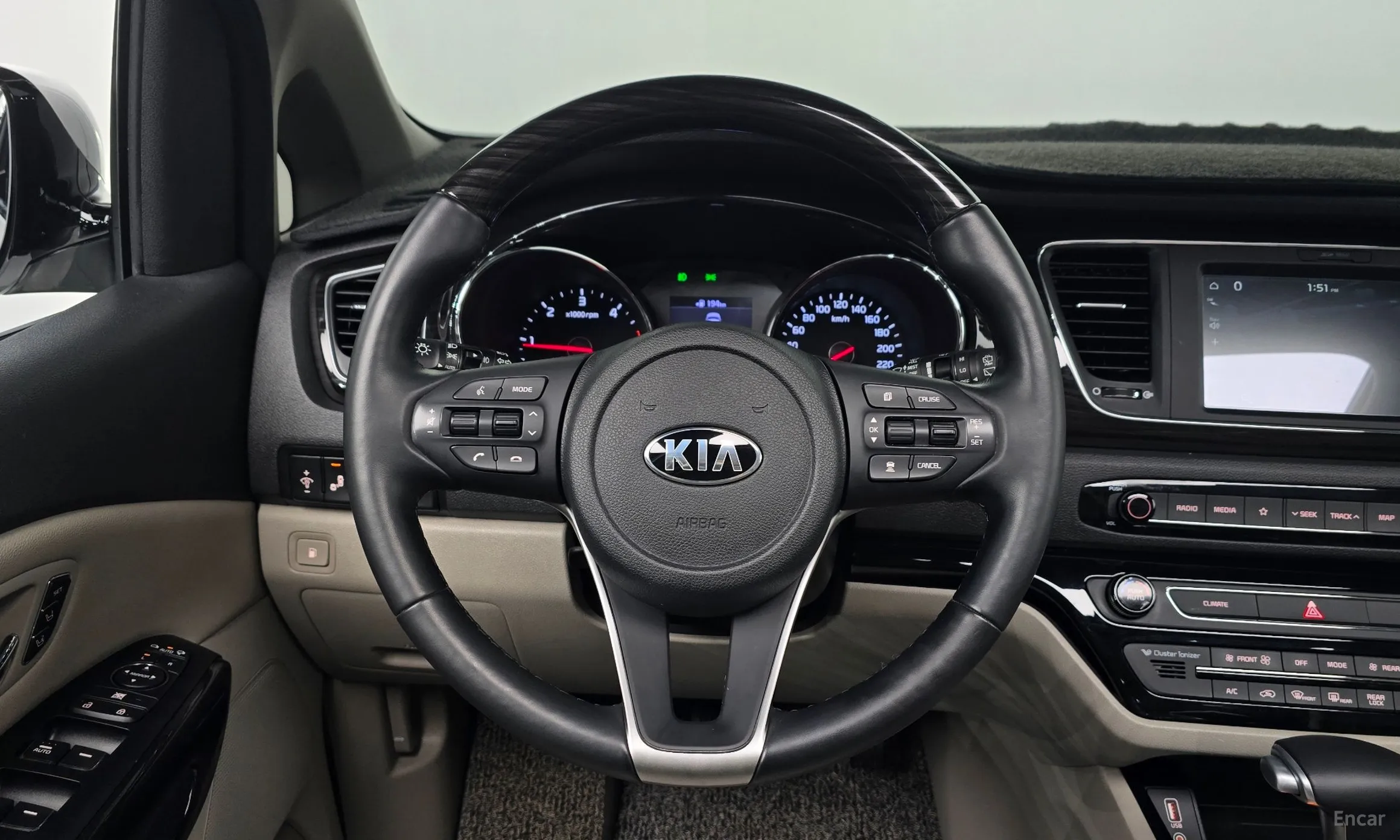 Kia Carnival превью 13