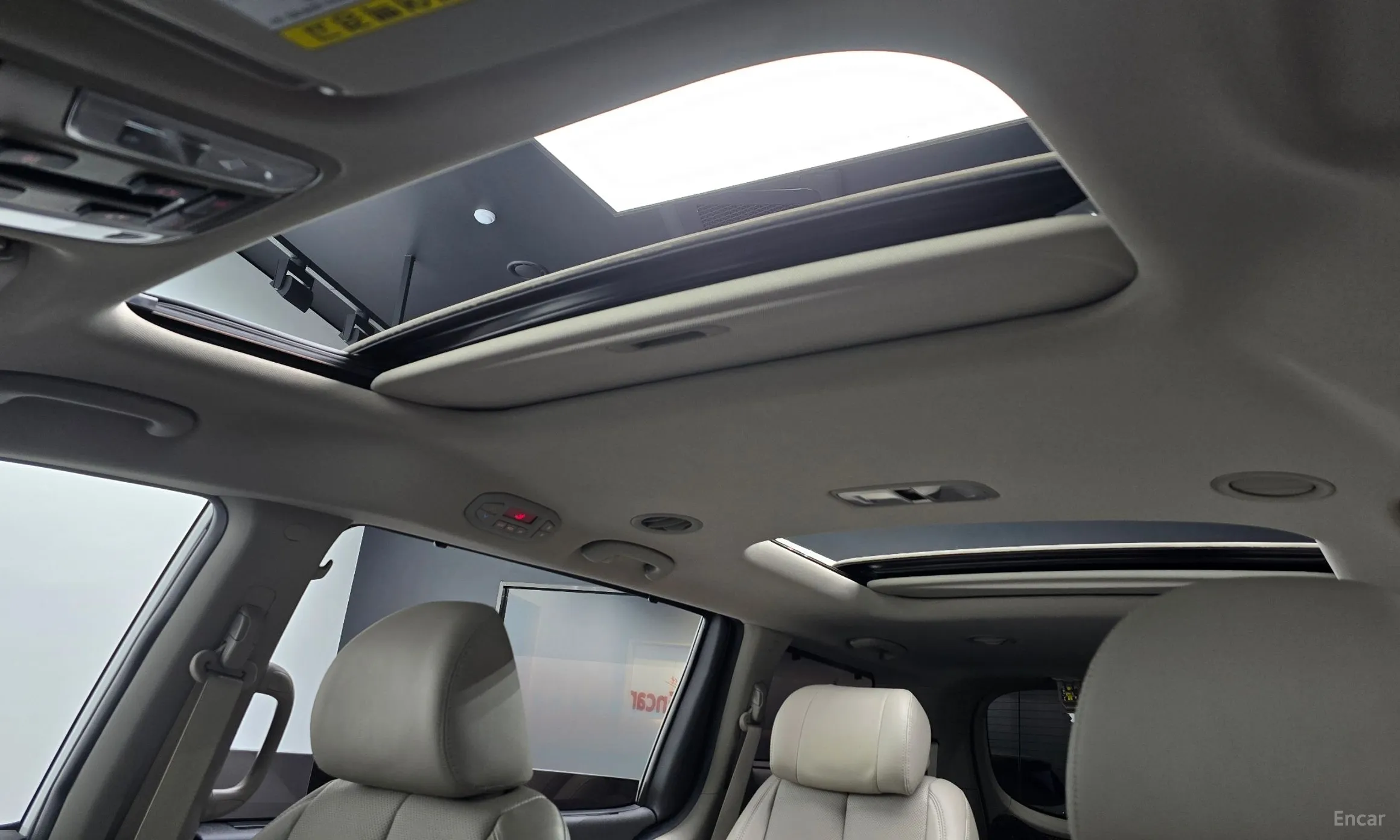 Kia Carnival превью 17