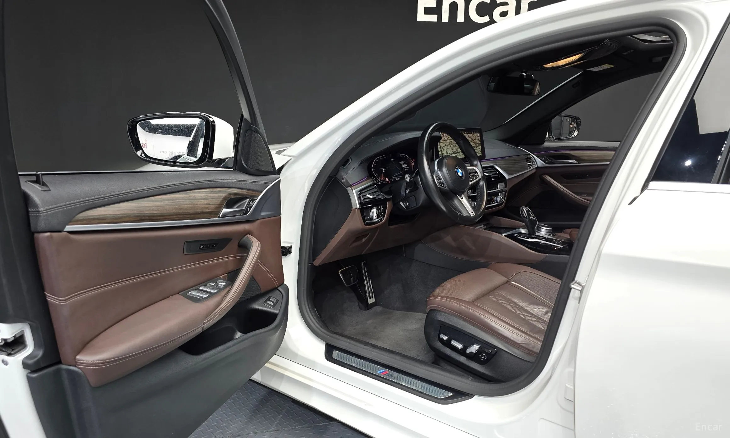 BMW 5 Series (G30) превью 10