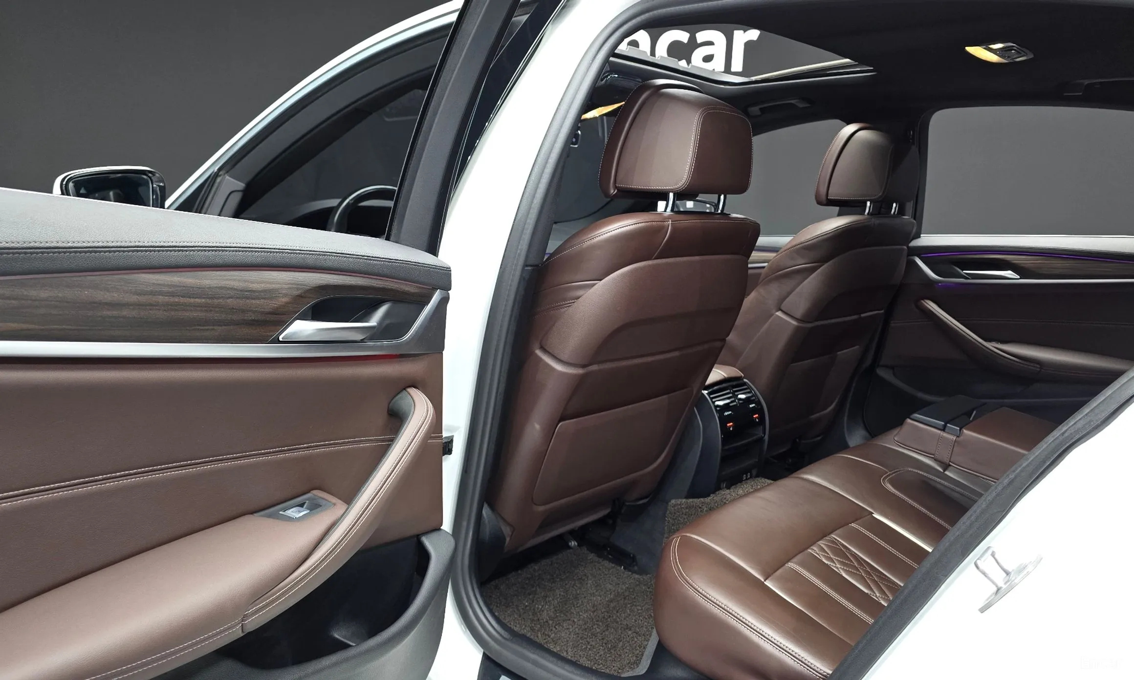 BMW 5 Series (G30) превью 11