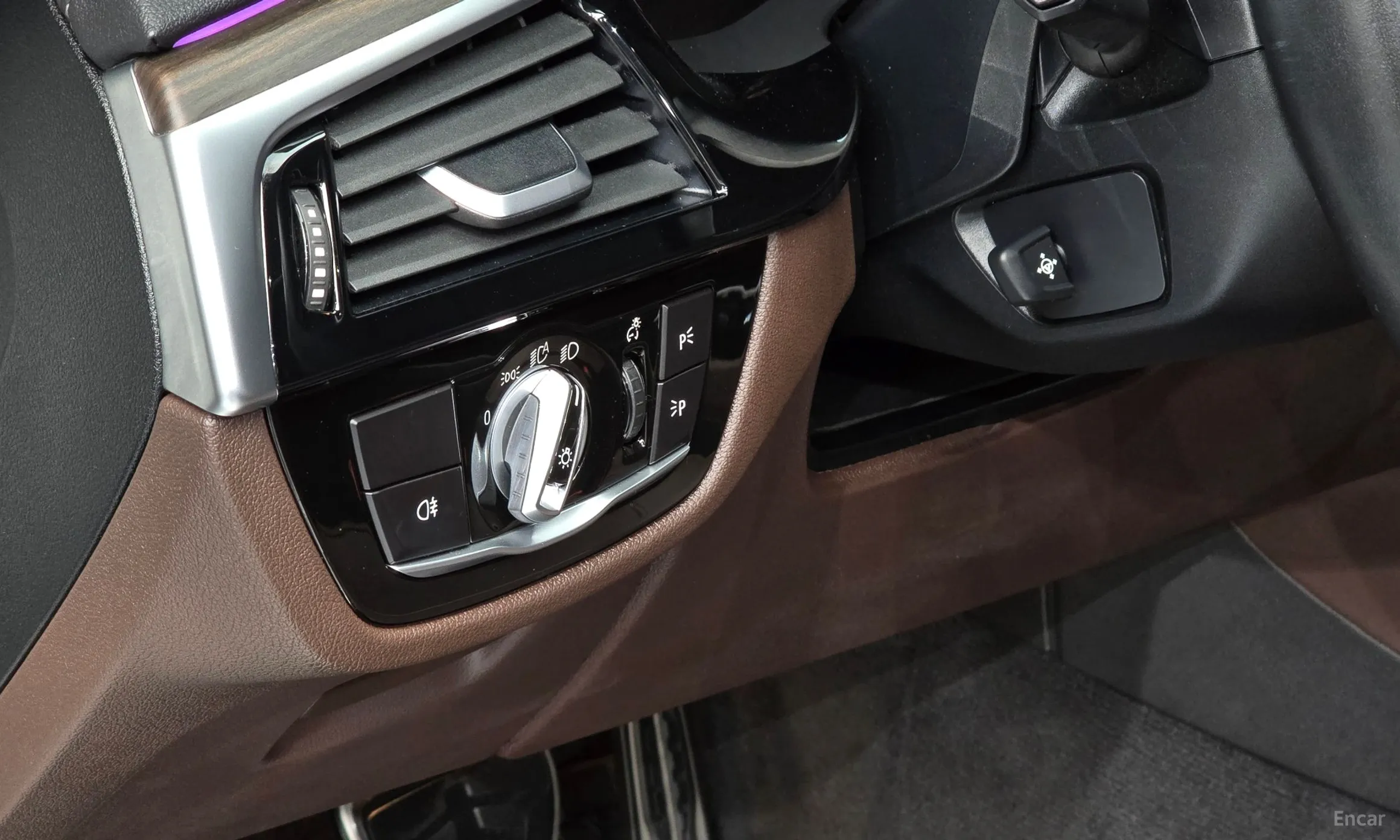 BMW 5 Series (G30) превью 15