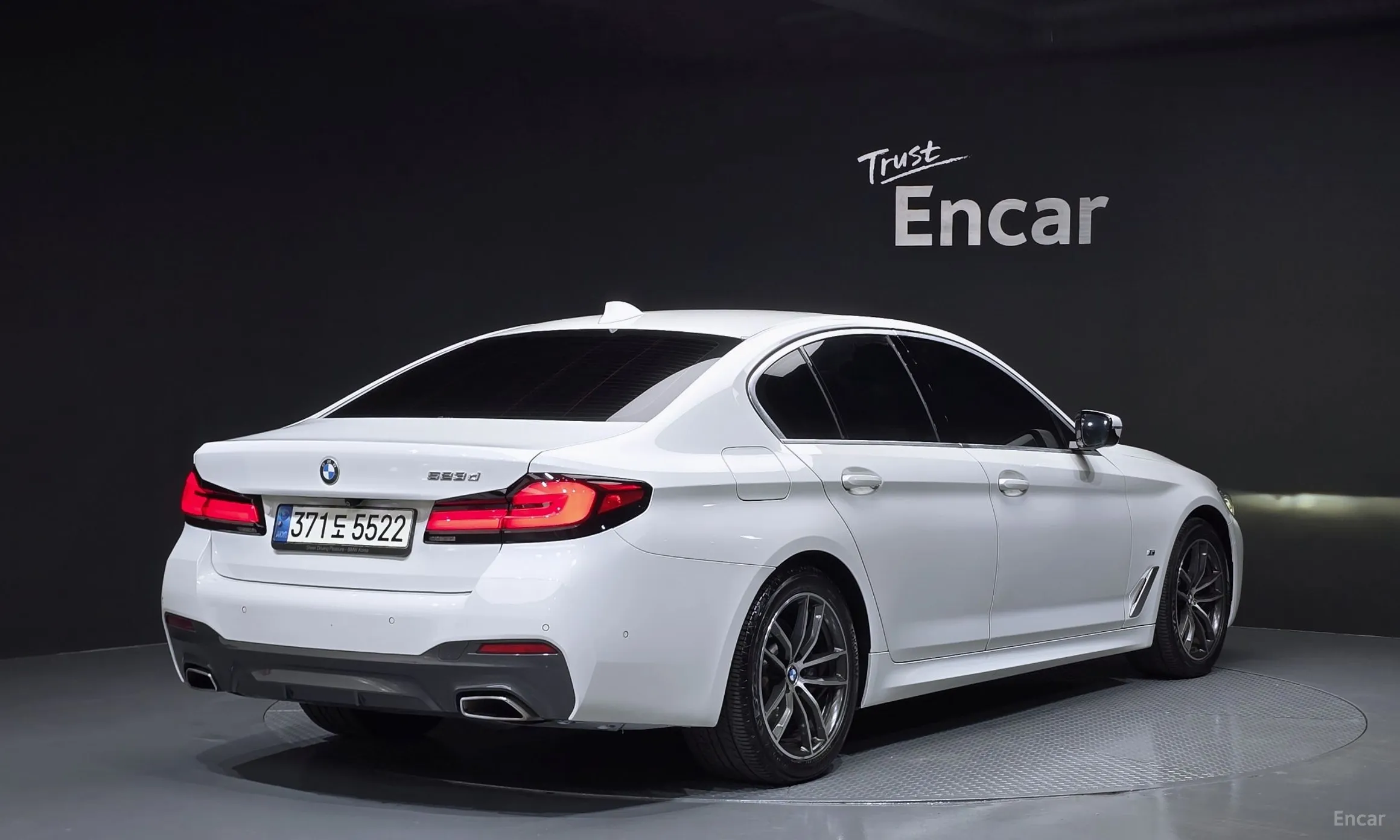 BMW 5 Series (G30) превью 2