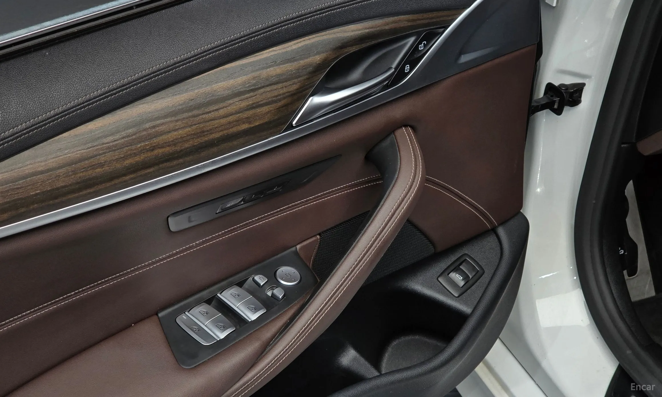 BMW 5 Series (G30) превью 16