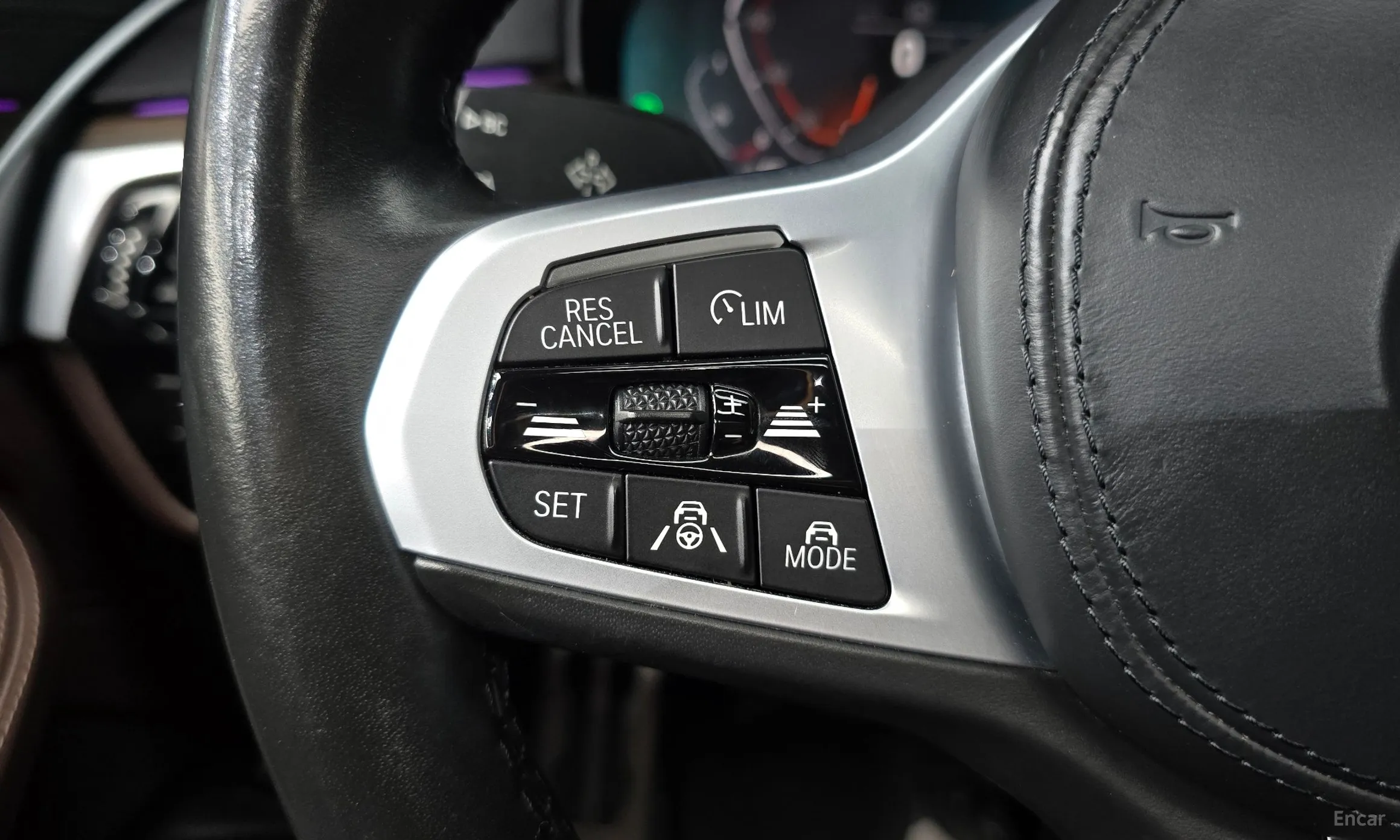 BMW 5 Series (G30) превью 17