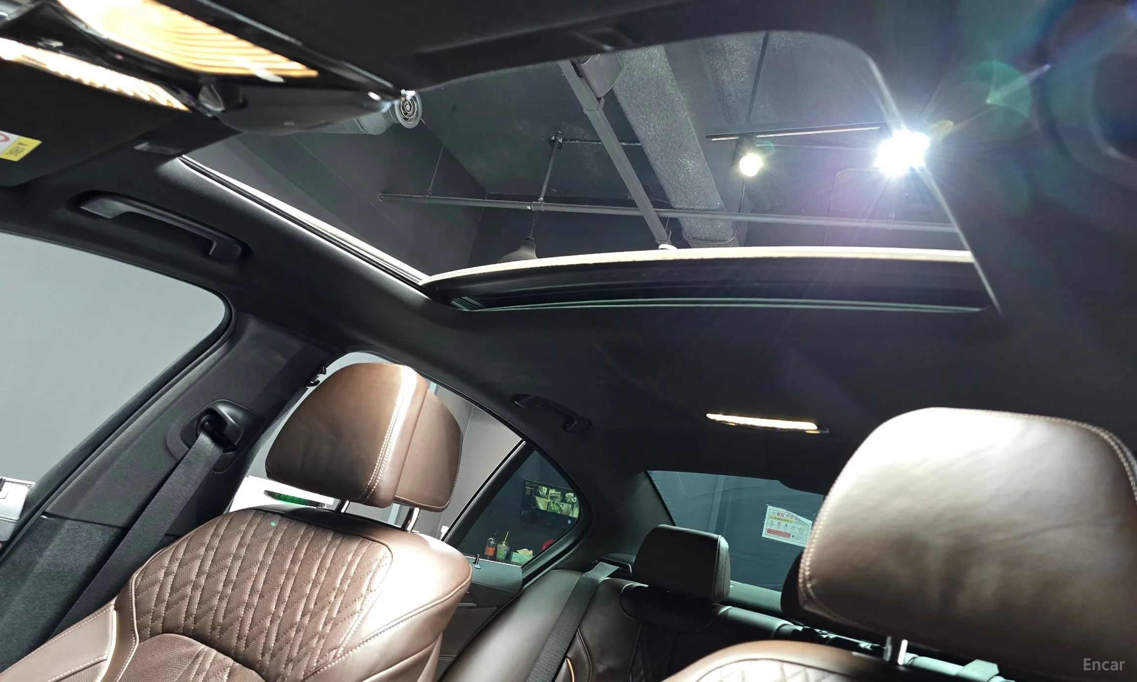 BMW 5 Series (G30) превью 19