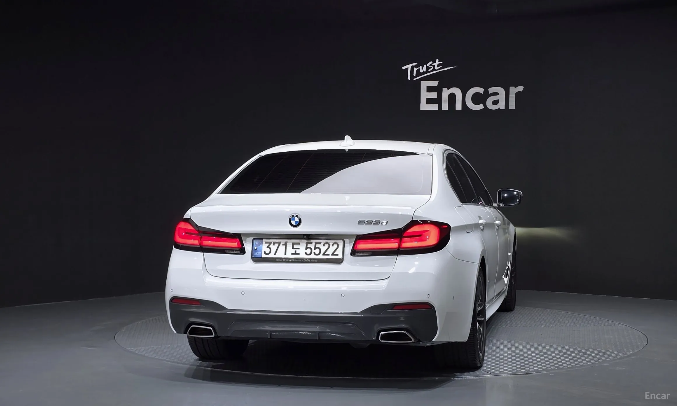 BMW 5 Series (G30) превью 4