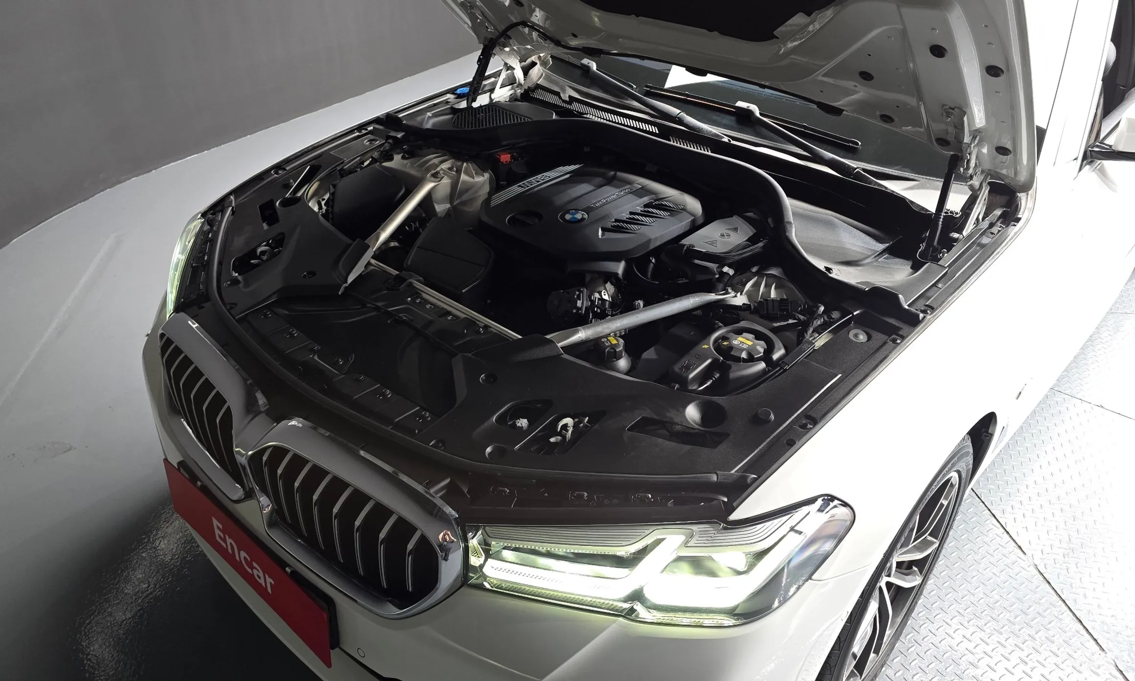 BMW 5 Series (G30) превью 6
