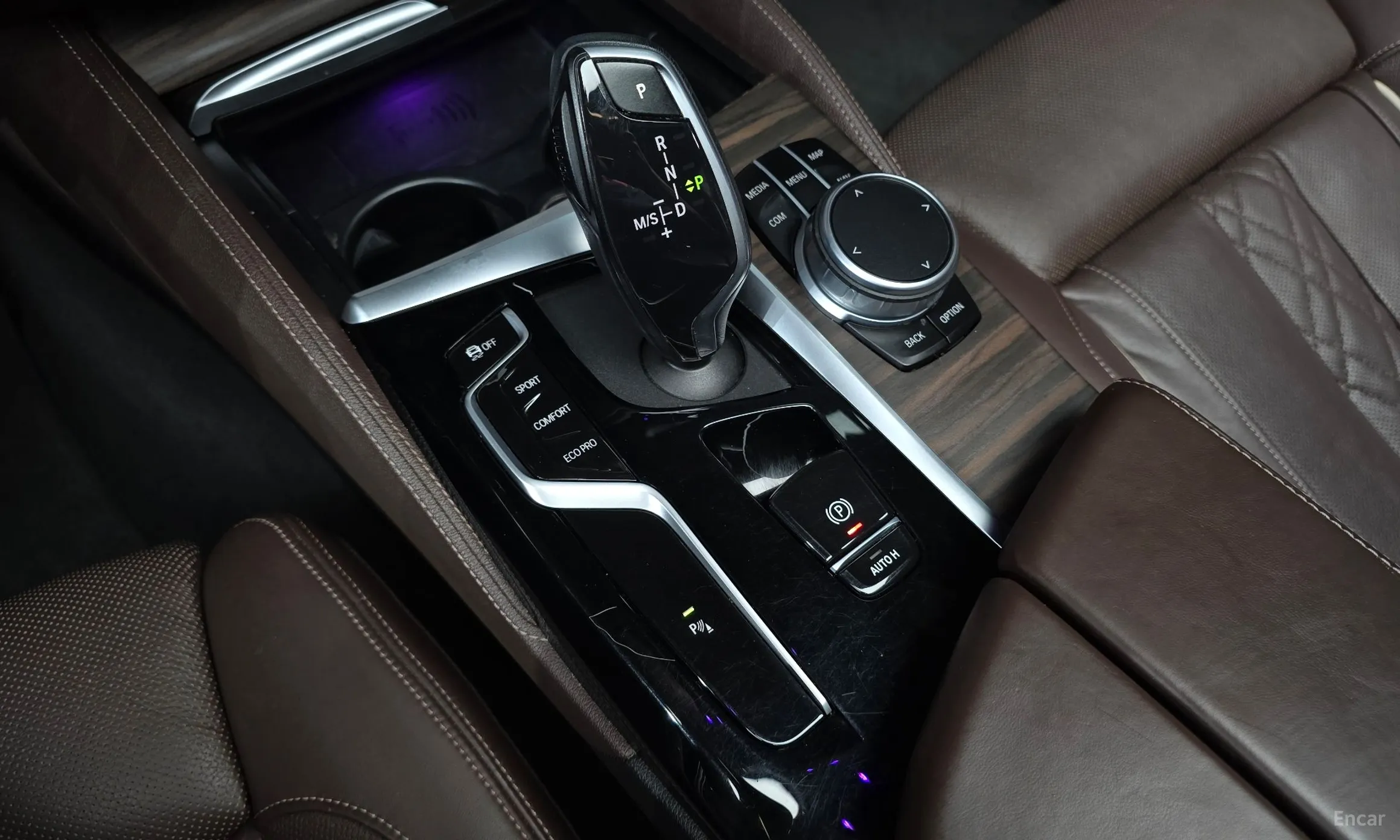 BMW 5 Series (G30) превью 9