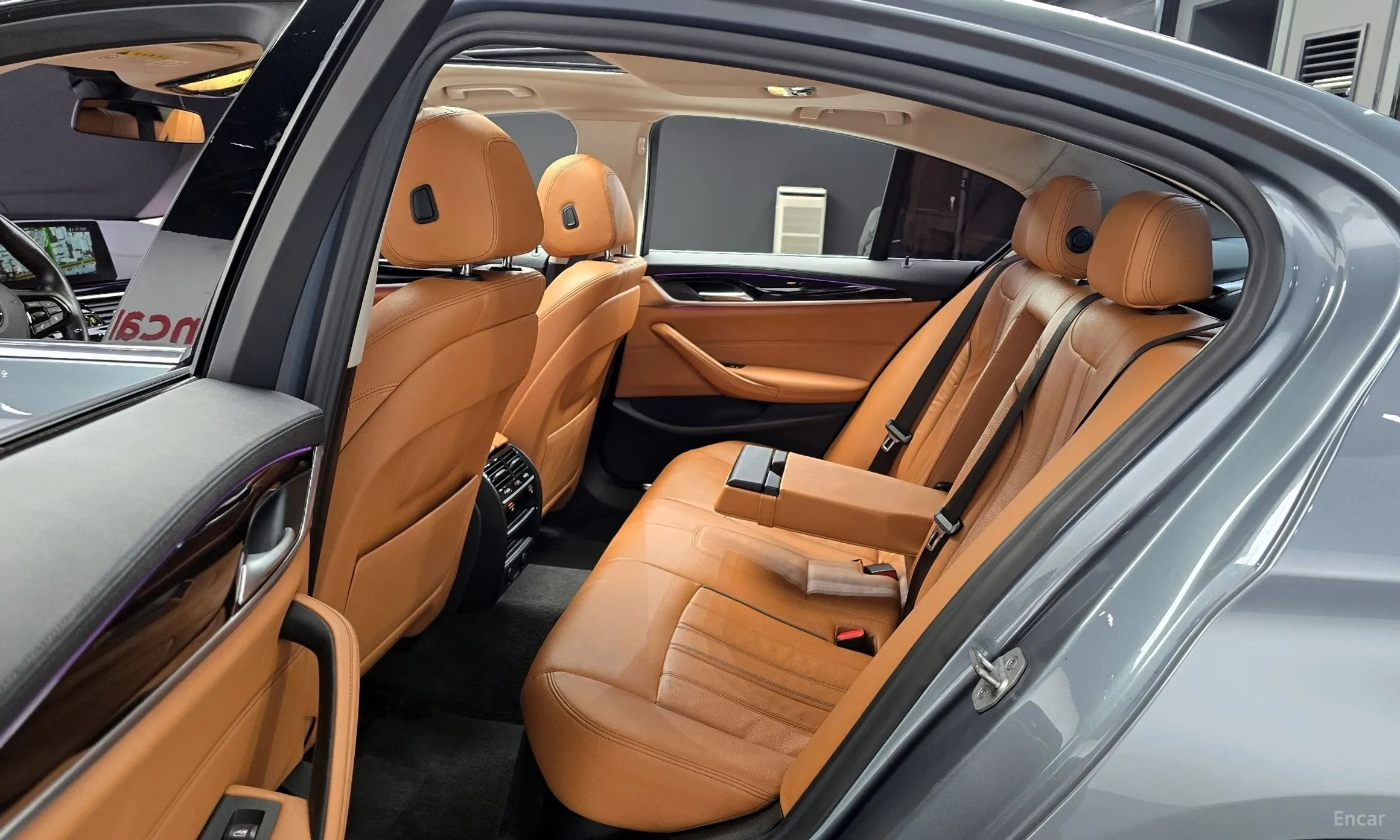 BMW 5 Series (G30) превью 12