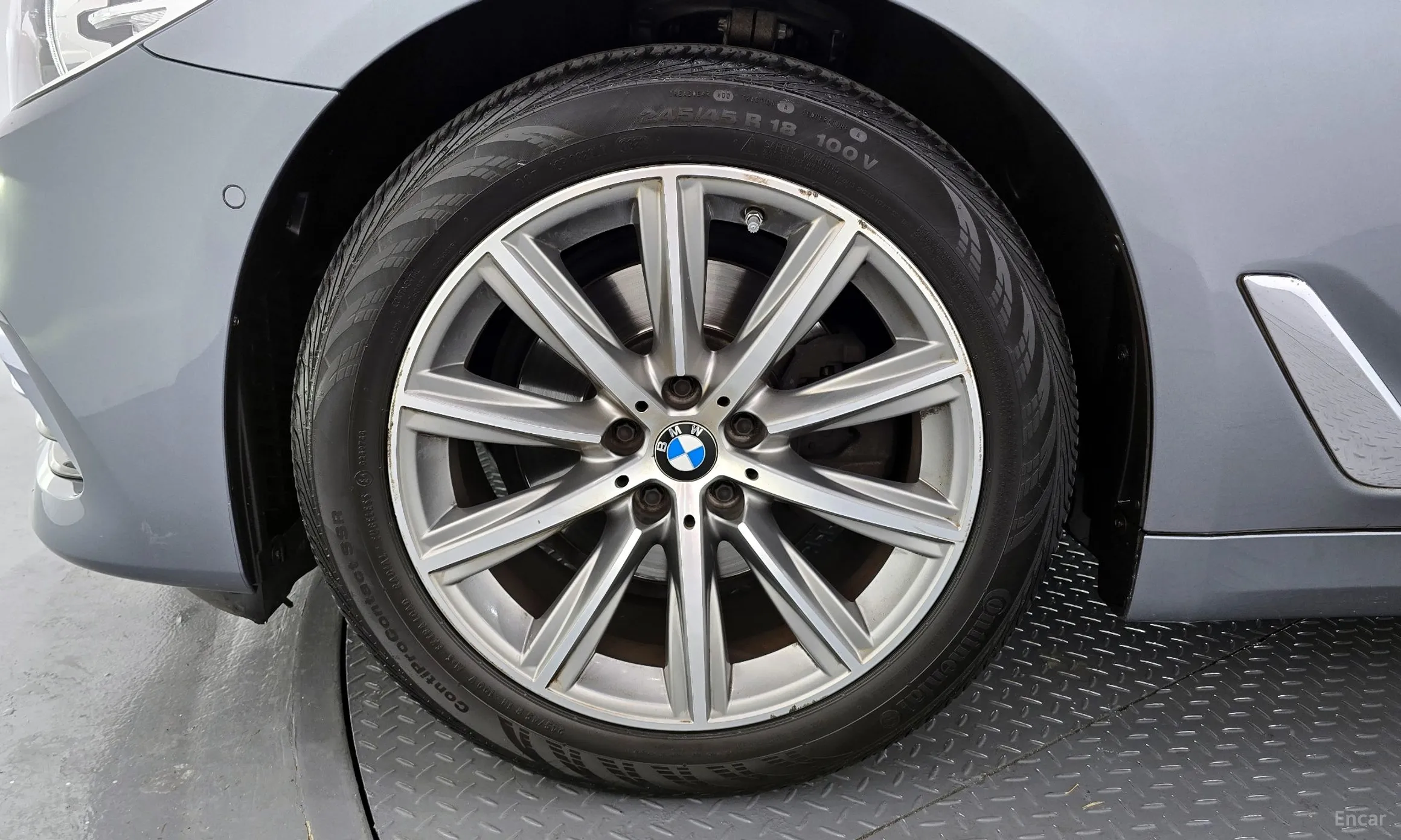 BMW 5 Series (G30) превью 5