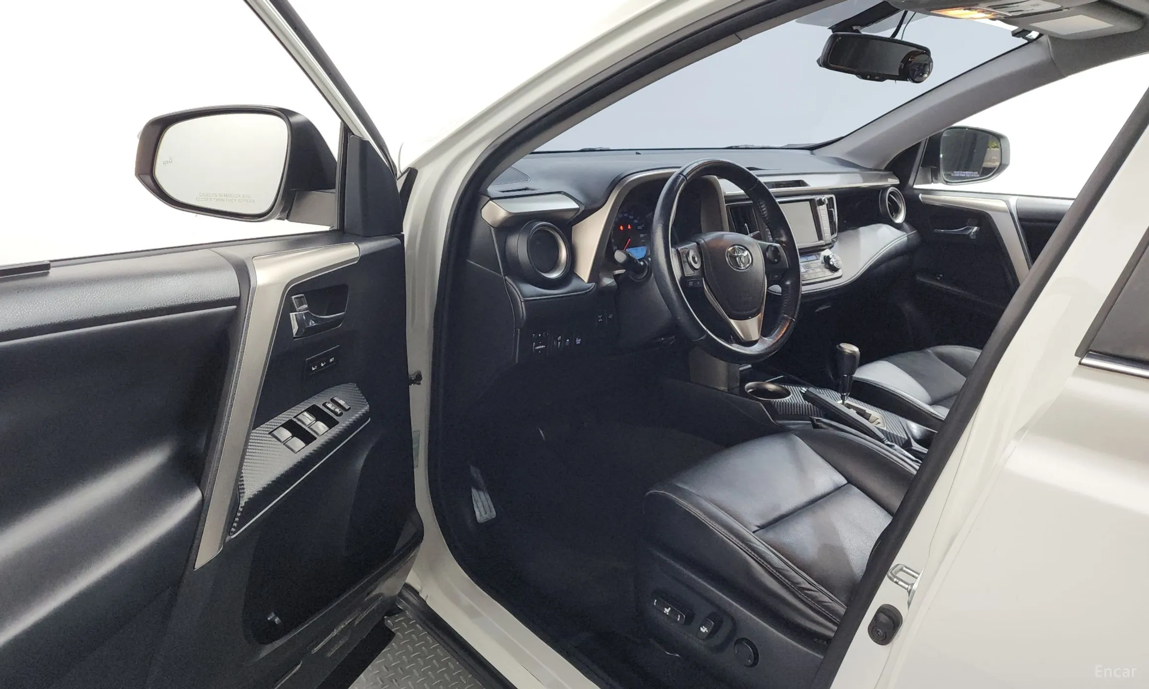 Toyota RAV4 превью 10