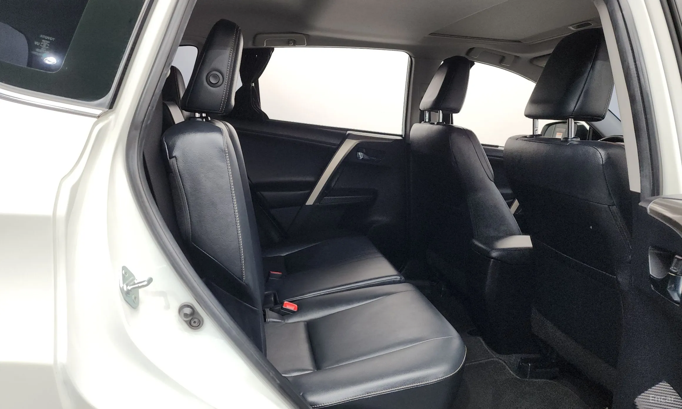 Toyota RAV4 превью 11