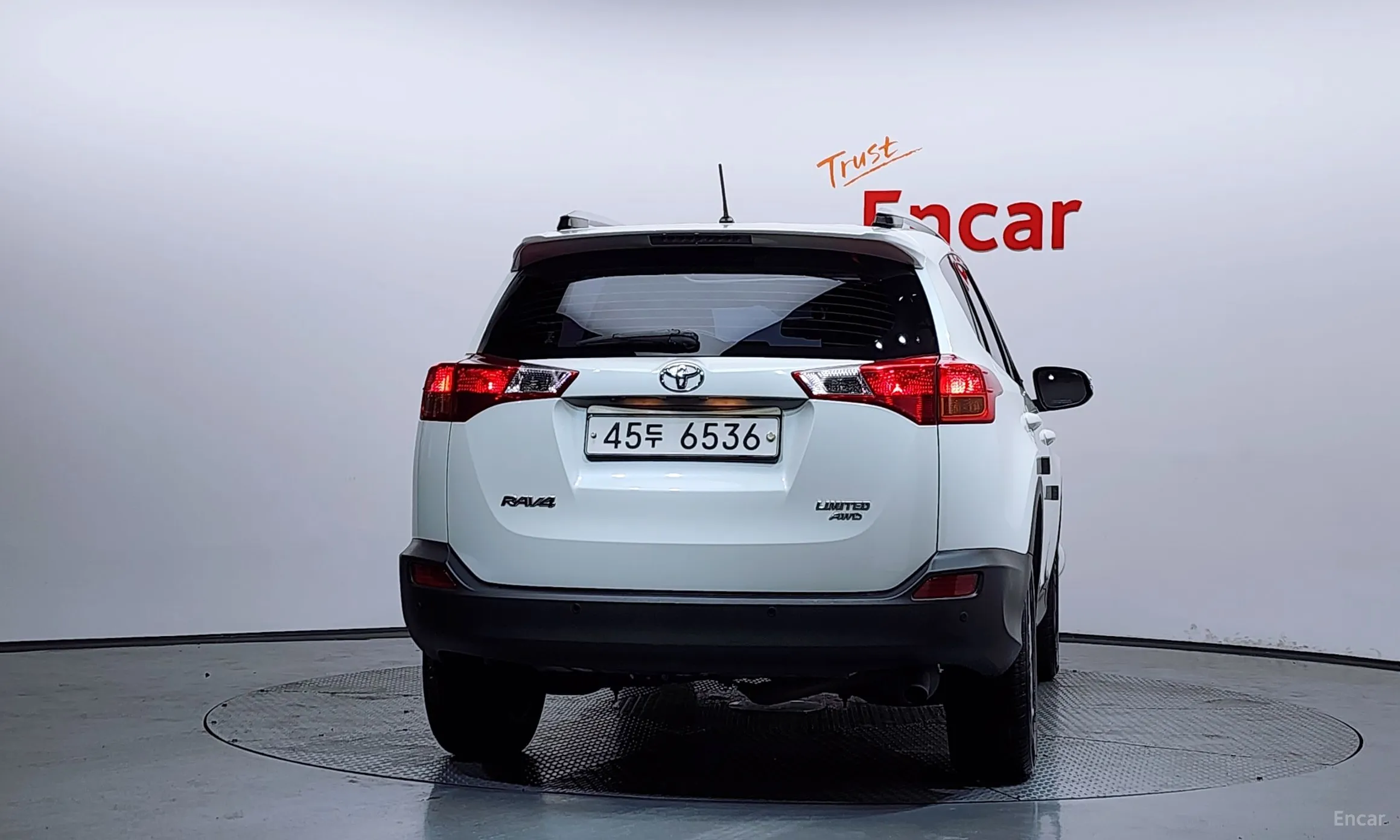 Toyota RAV4 превью 4