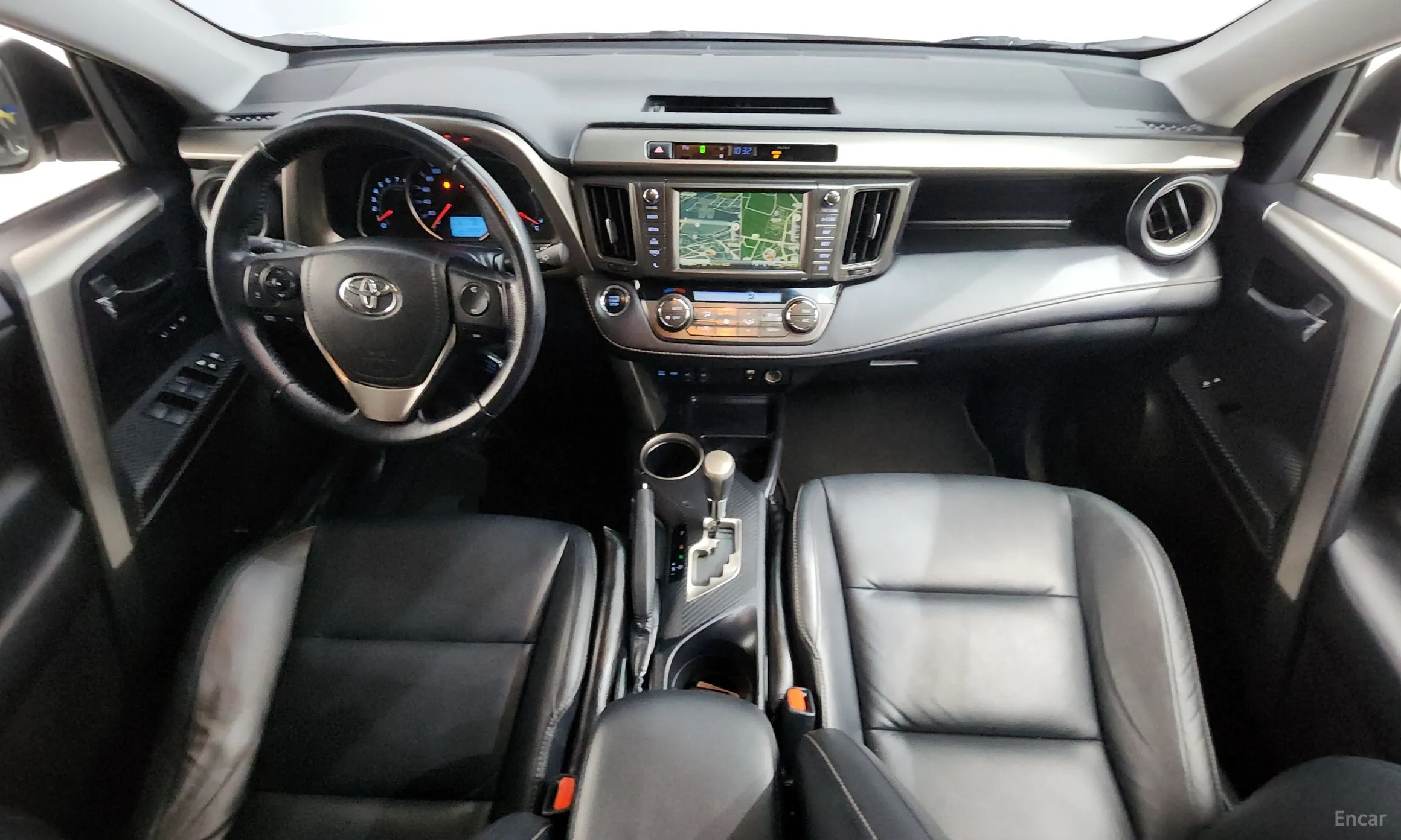 Toyota RAV4 превью 7