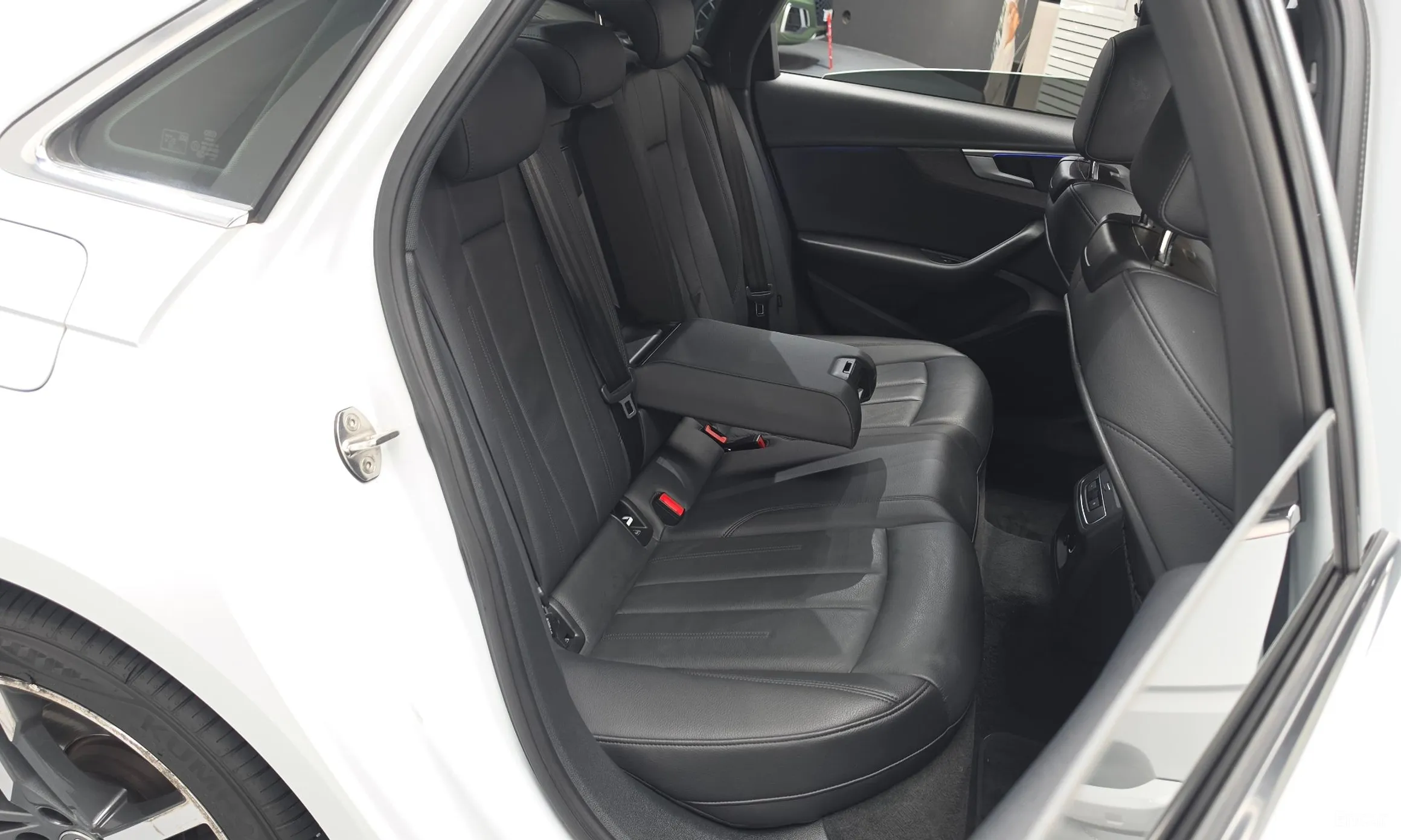Audi A4 (B9) превью 11