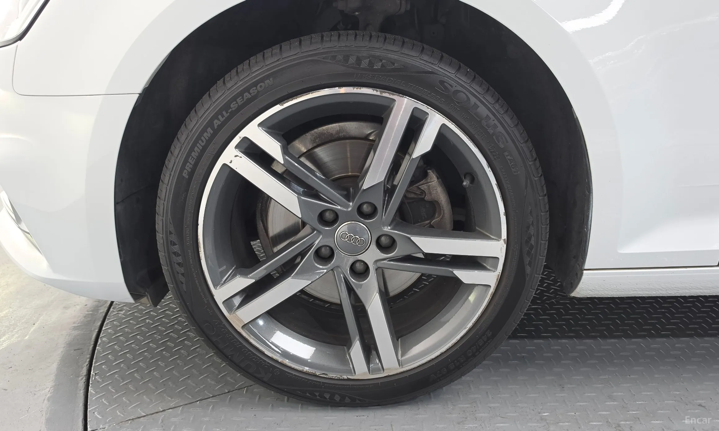 Audi A4 (B9) превью 5