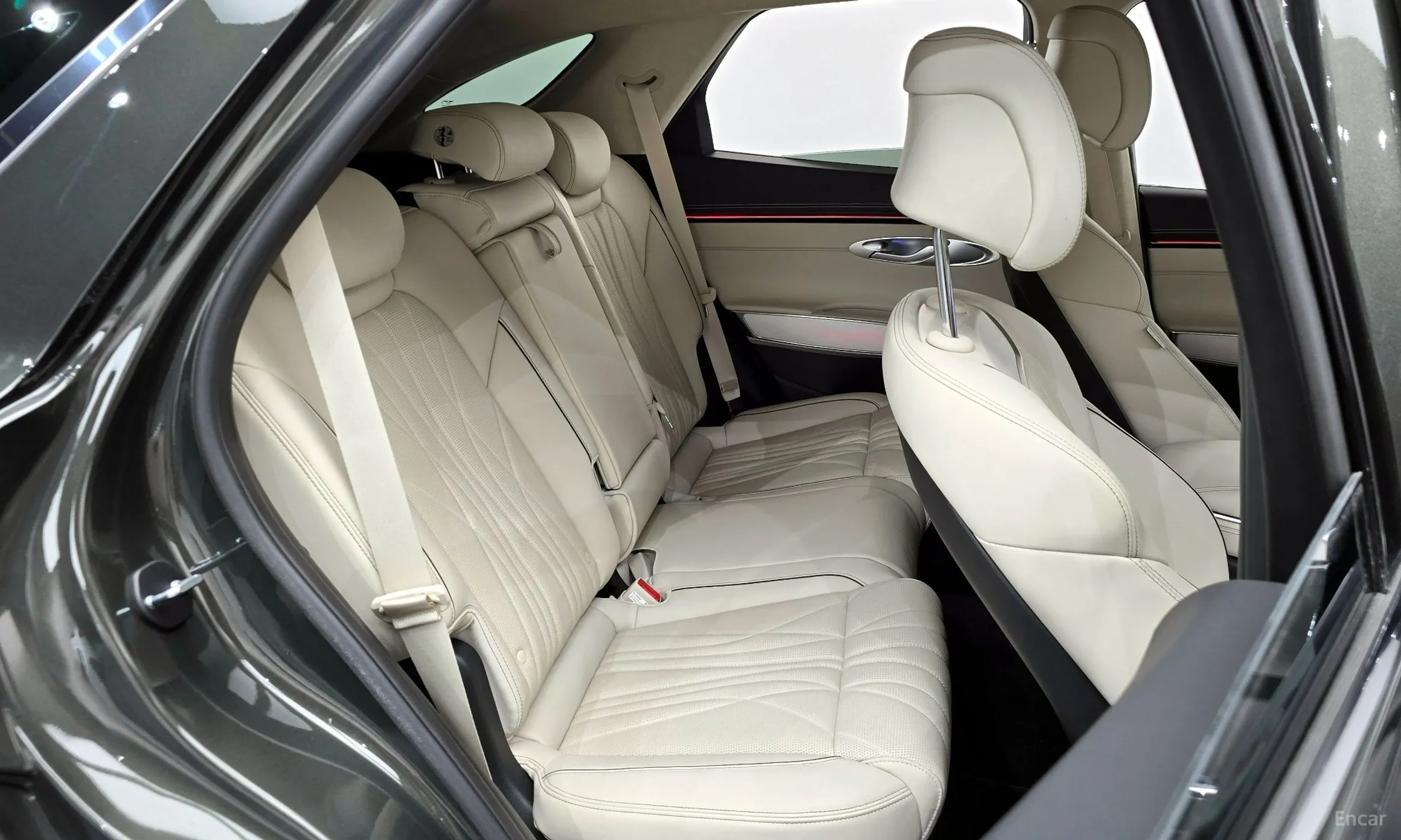 Genesis GV70 превью 11