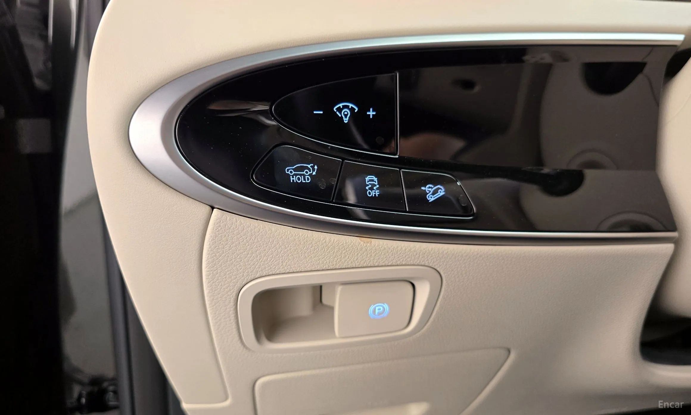 Genesis GV70 превью 19