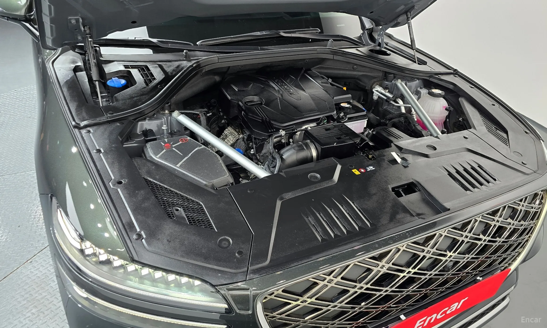 Genesis GV70 превью 6