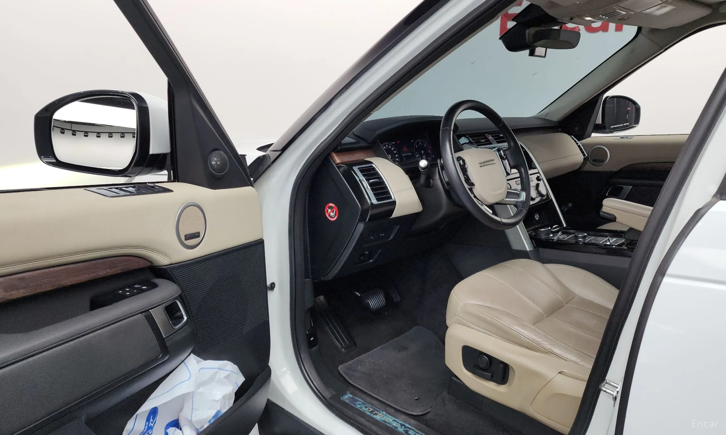 Land Rover Discovery 5 превью 10