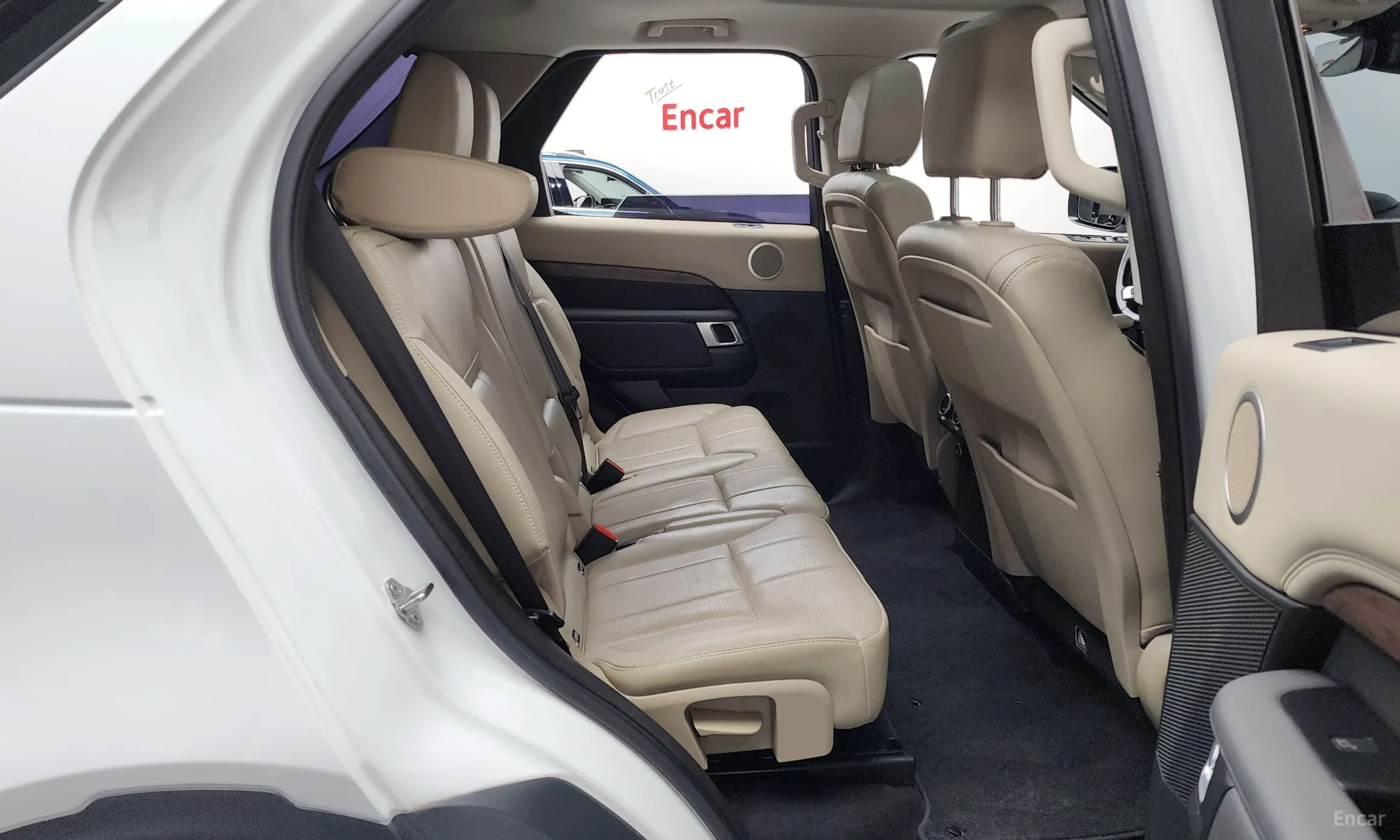Land Rover Discovery 5 превью 11