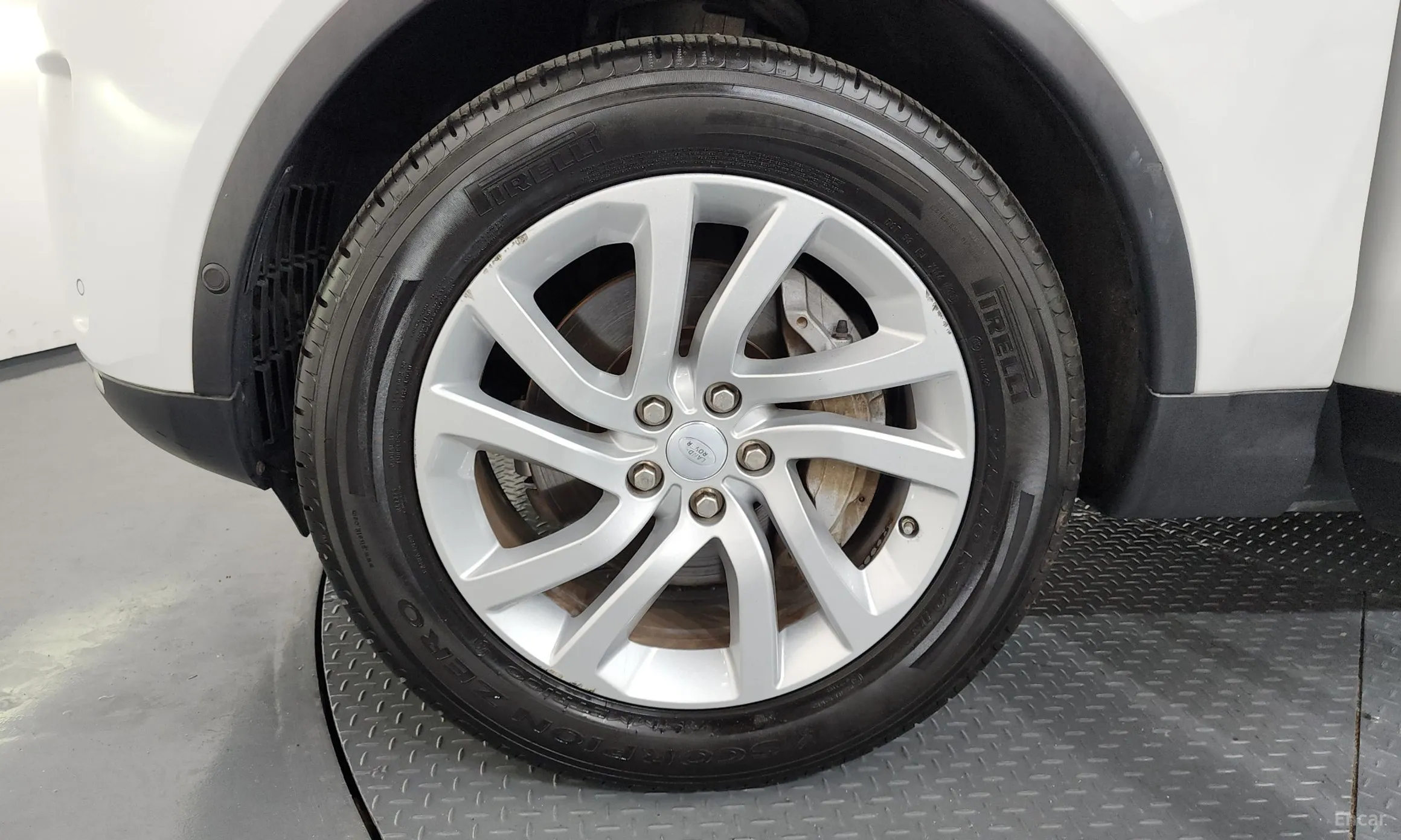 Land Rover Discovery 5 превью 5
