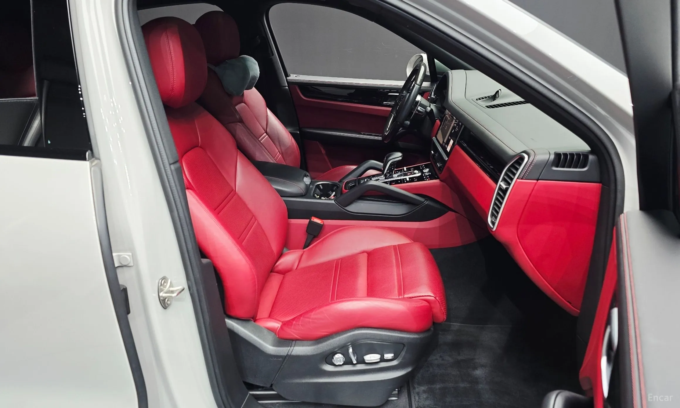 Porsche Cayenne (PO536) превью 12