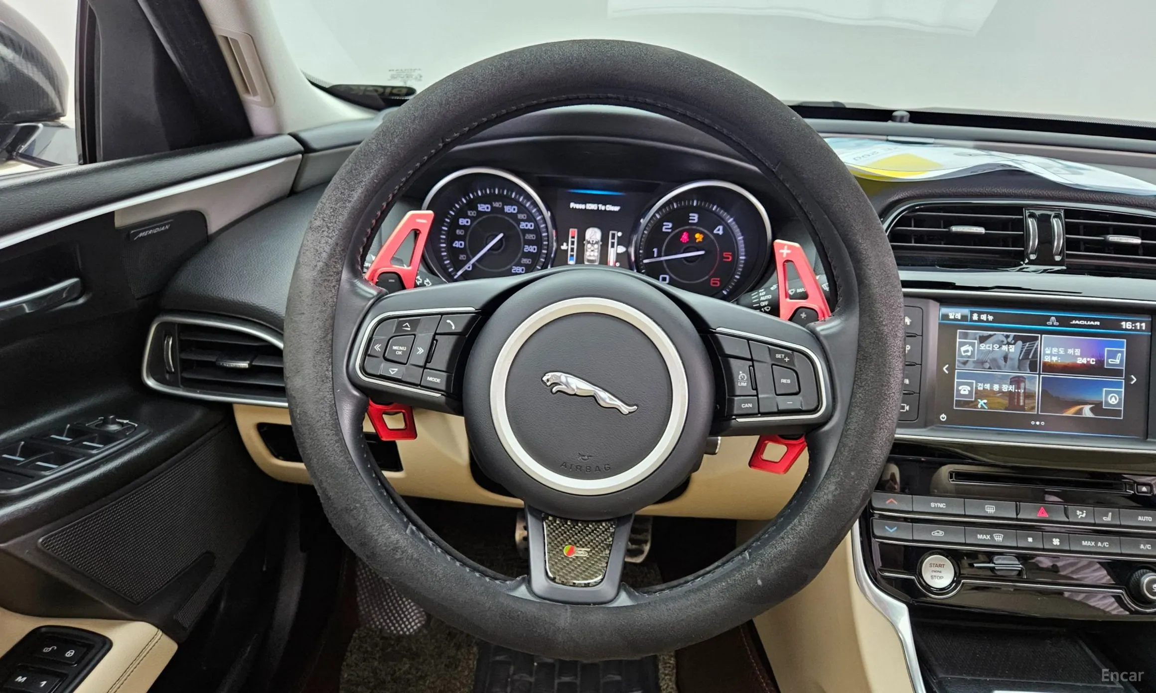 Jaguar XE превью 13