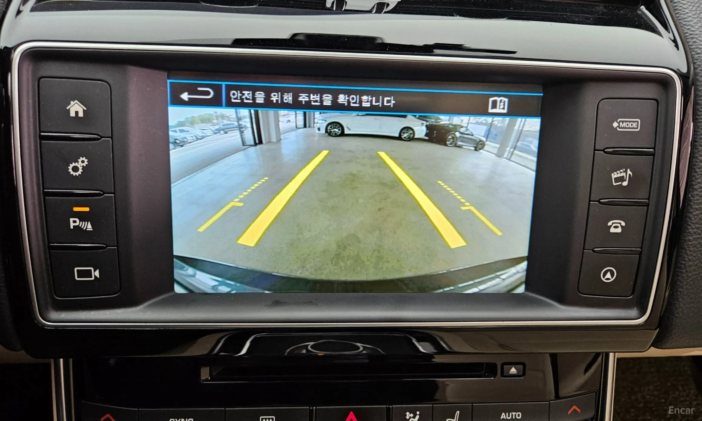 Jaguar XE превью 15