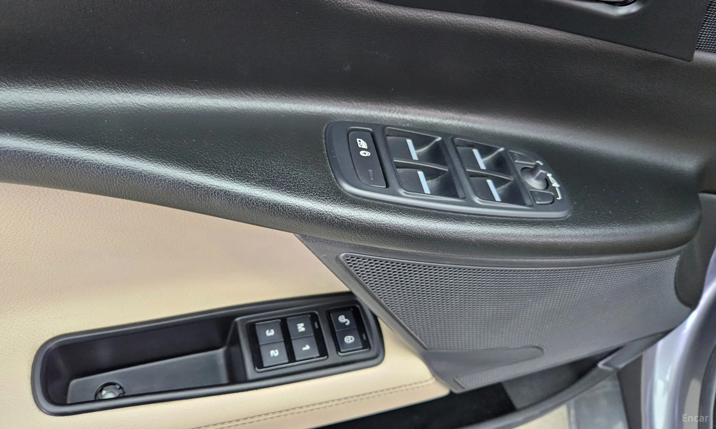 Jaguar XE превью 16
