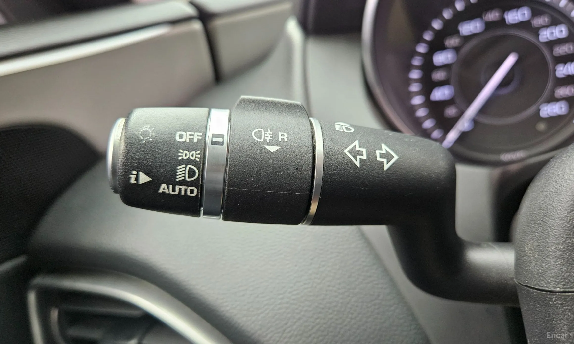 Jaguar XE превью 18