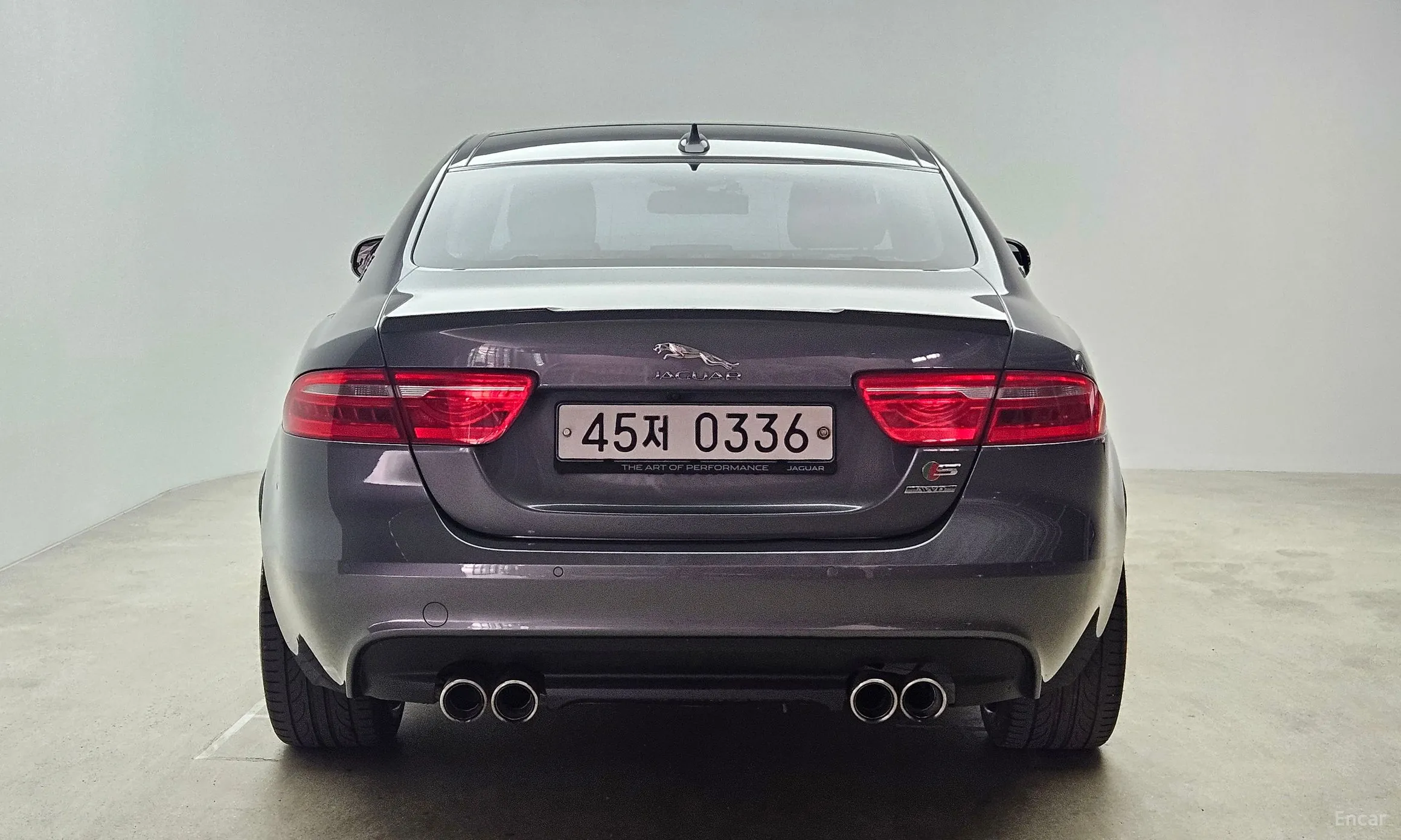 Jaguar XE превью 4
