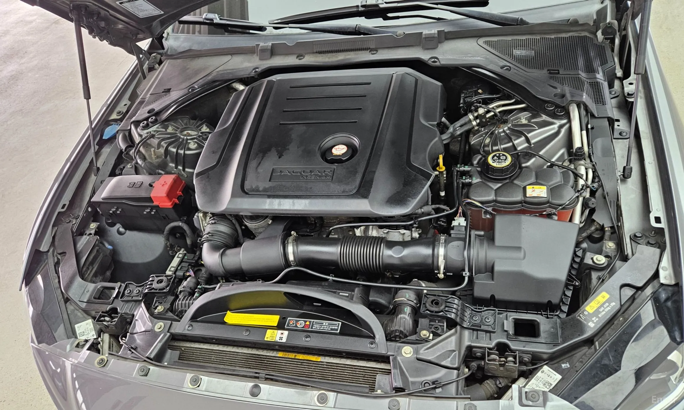 Jaguar XE превью 6