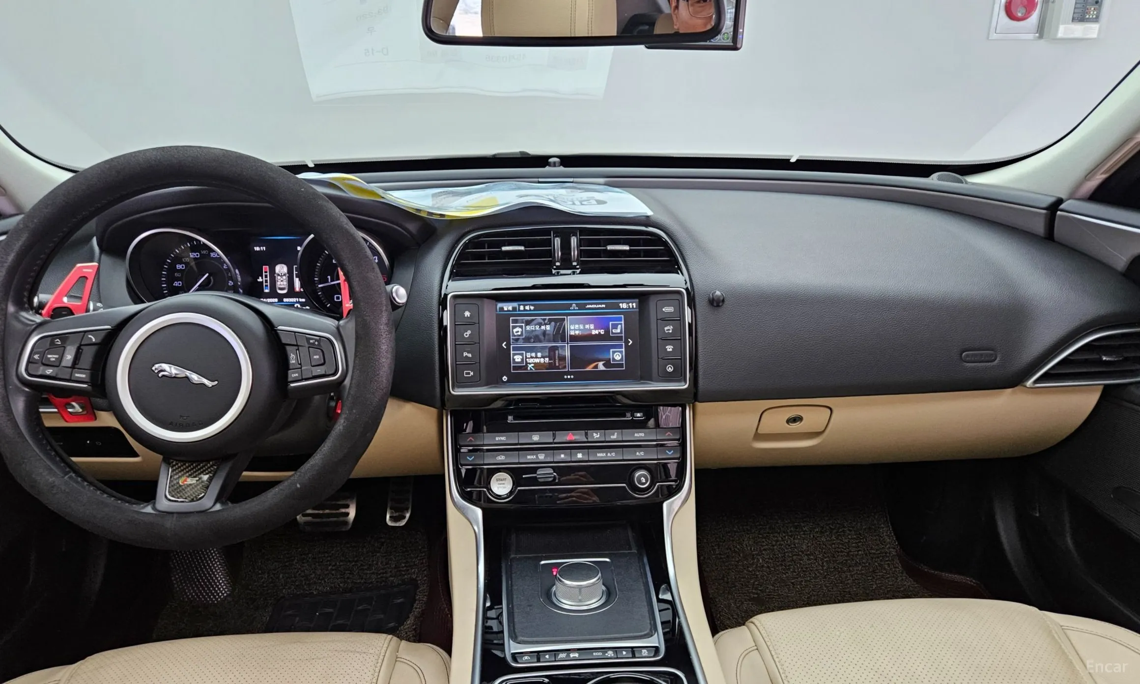 Jaguar XE превью 7