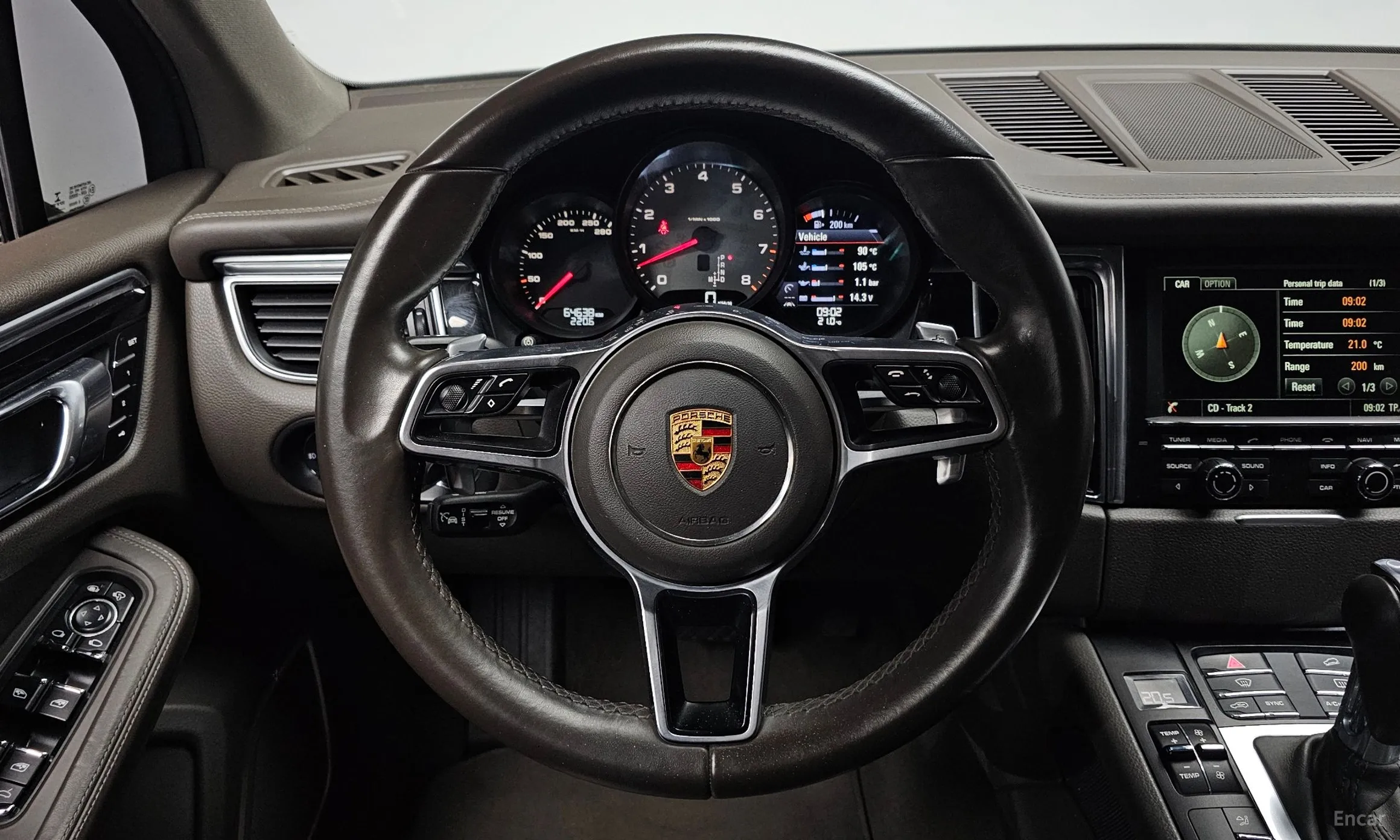 Porsche Macan превью 13