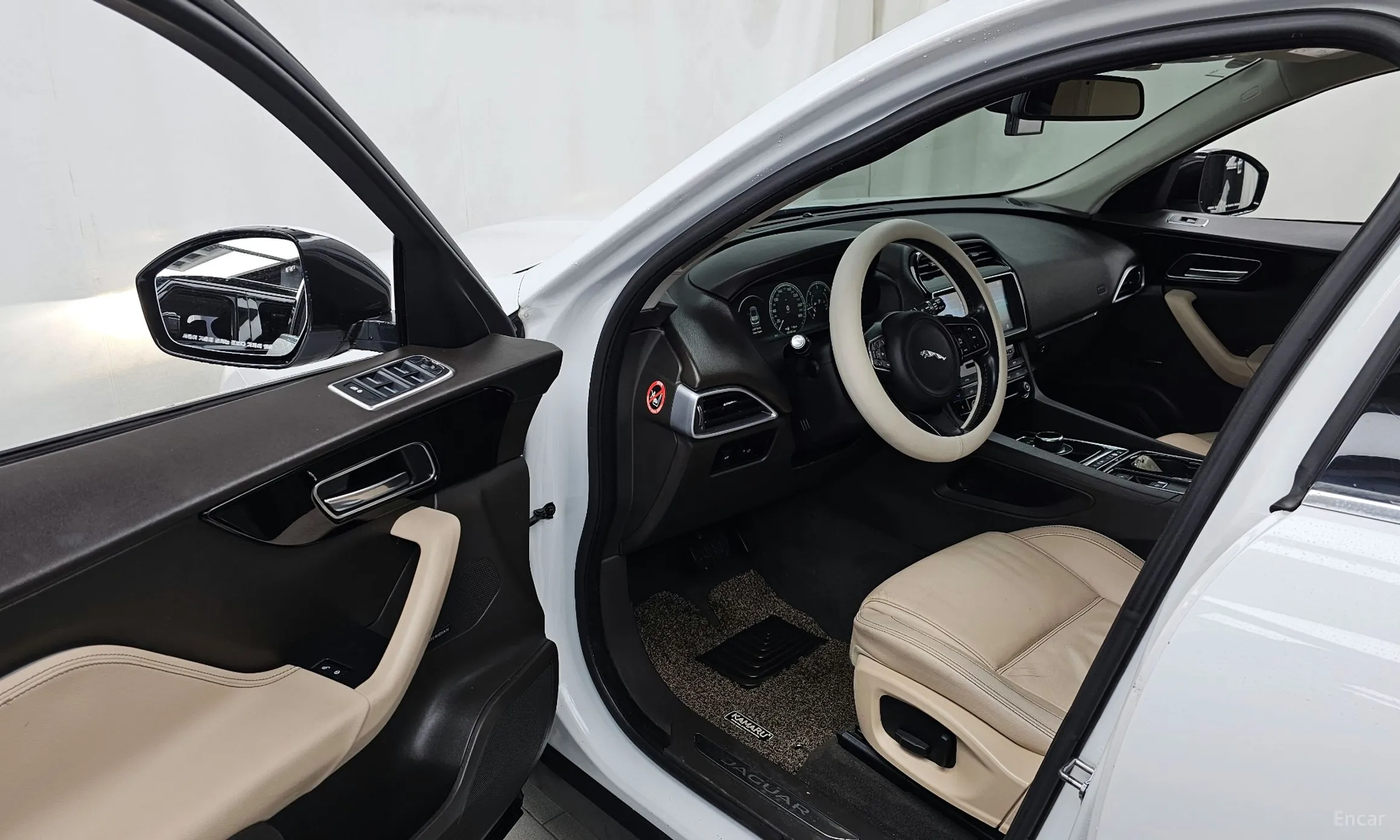 Jaguar F-PACE превью 10