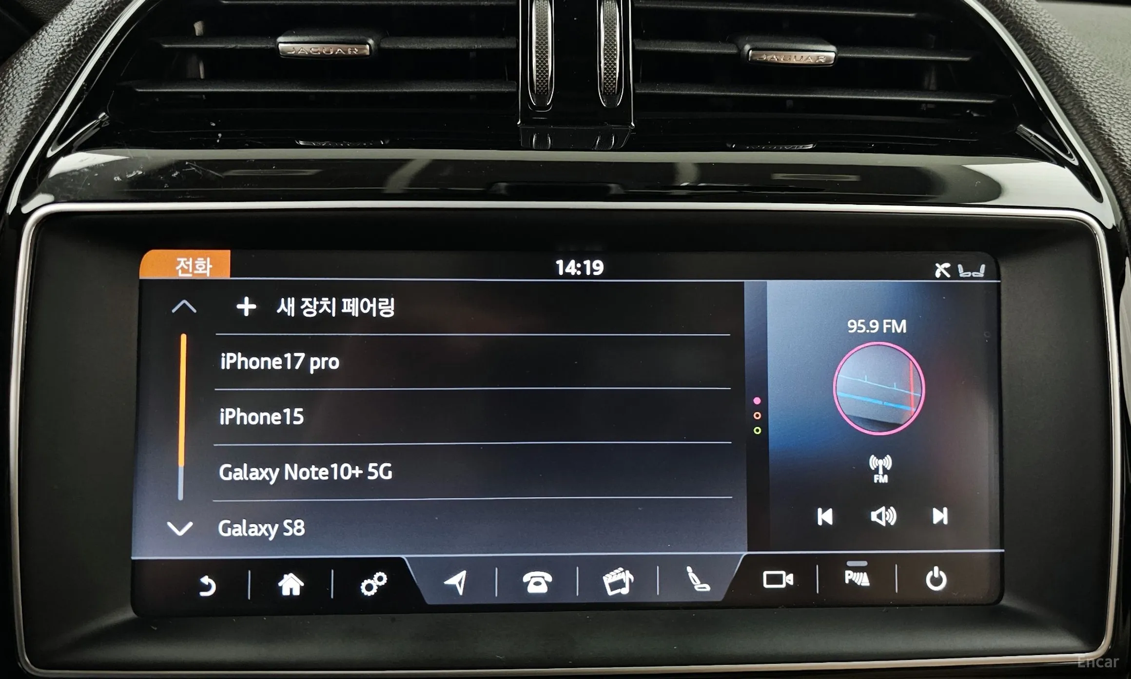 Jaguar F-PACE превью 16