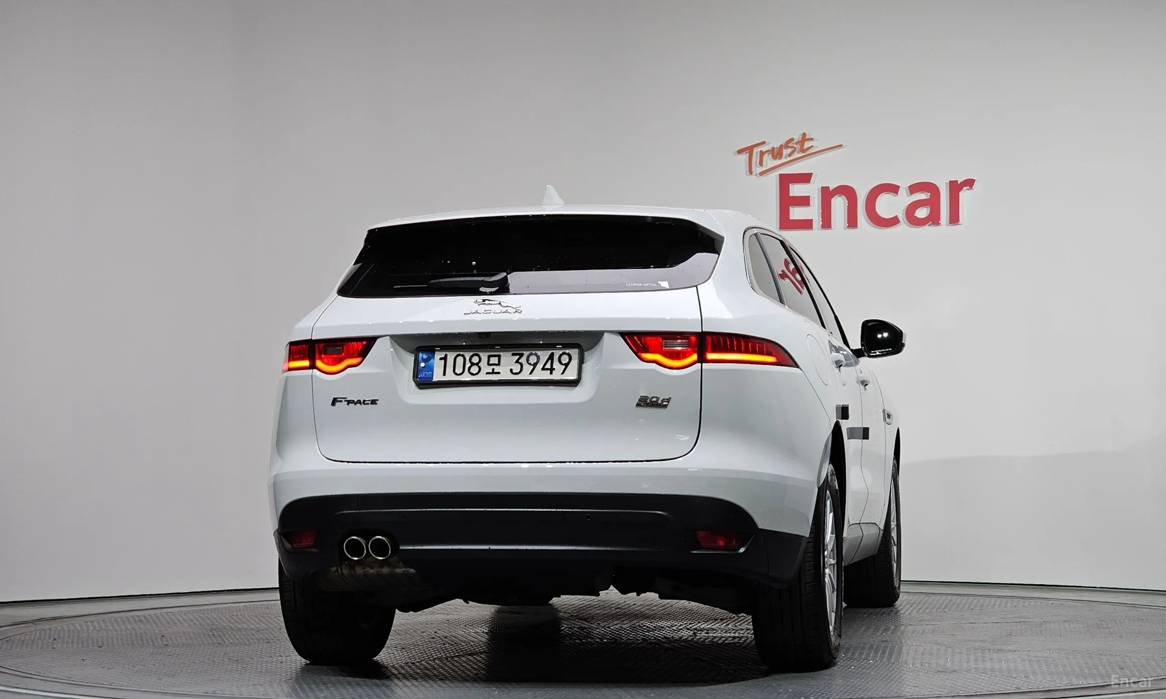 Jaguar F-PACE превью 4