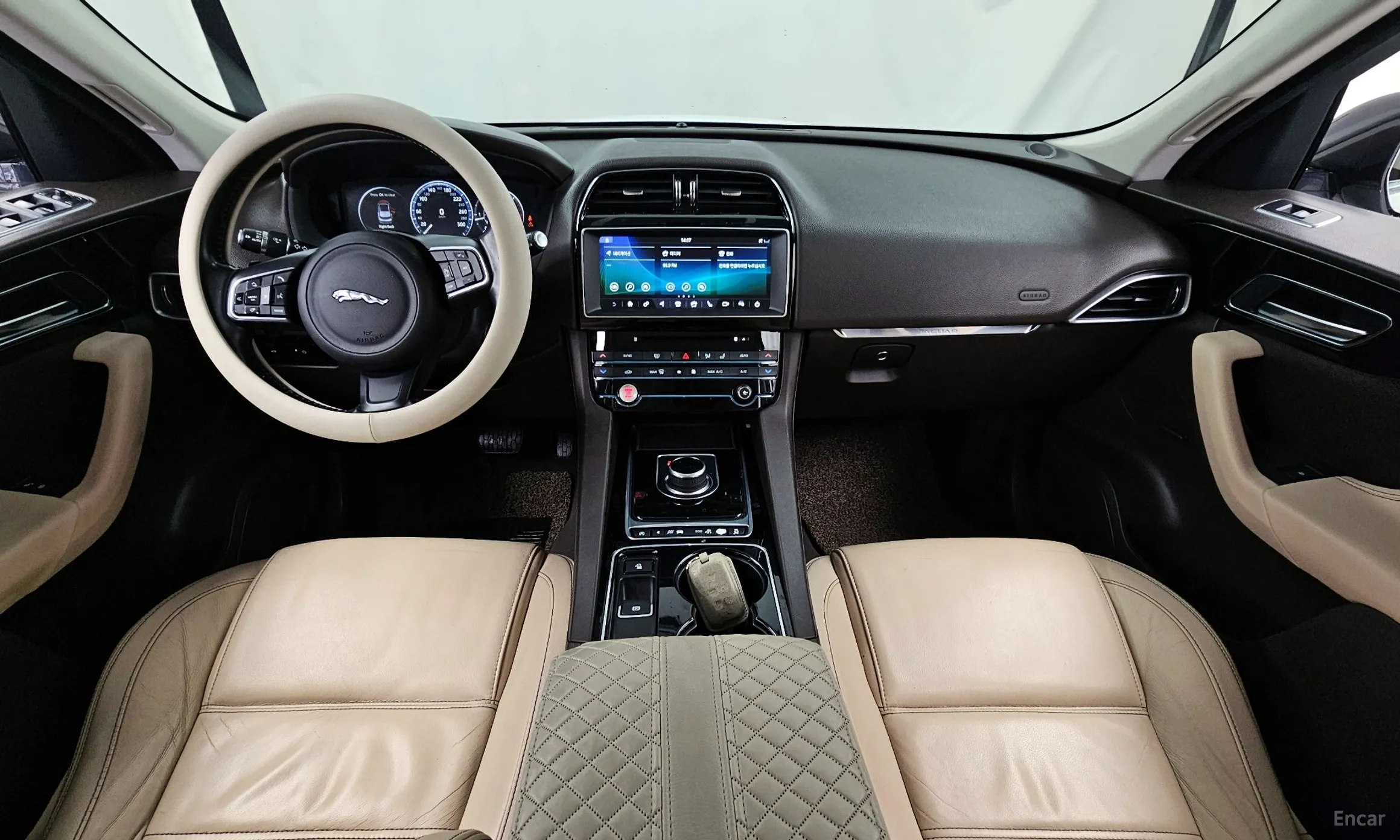 Jaguar F-PACE превью 7