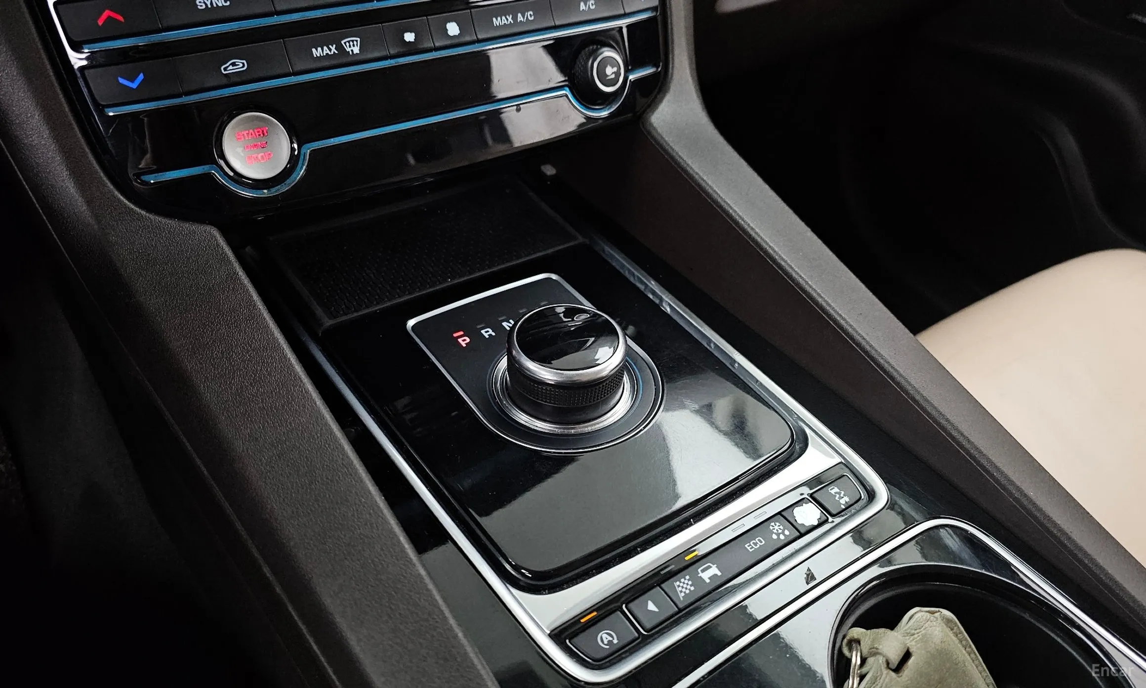 Jaguar F-PACE превью 9