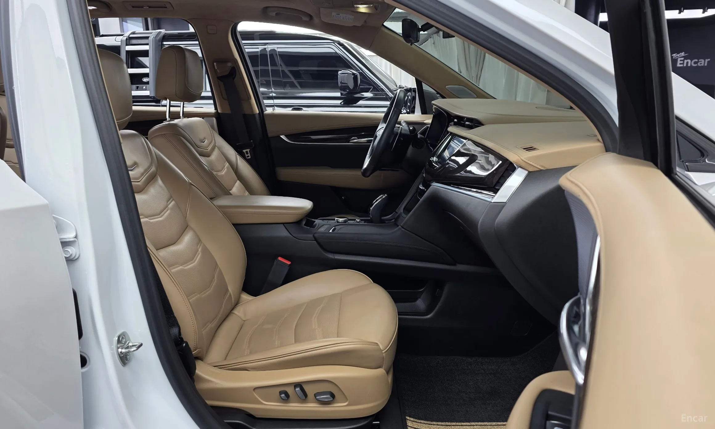 Cadillac XT6 превью 11