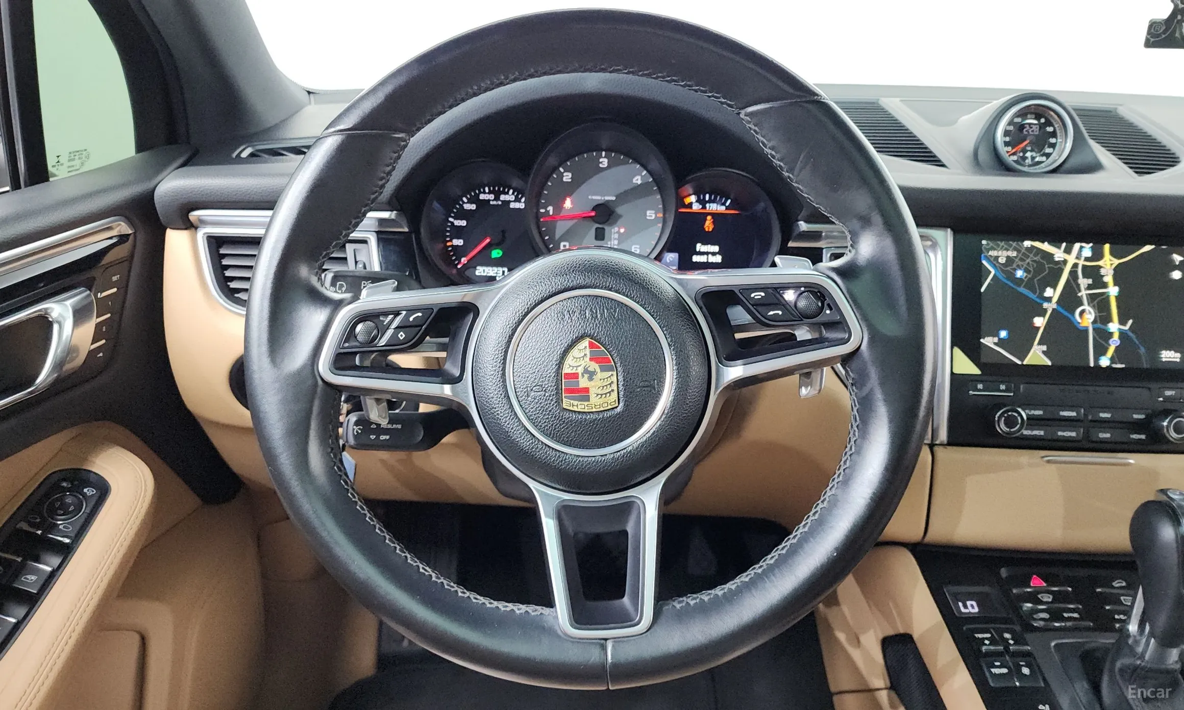 Porsche Macan превью 13
