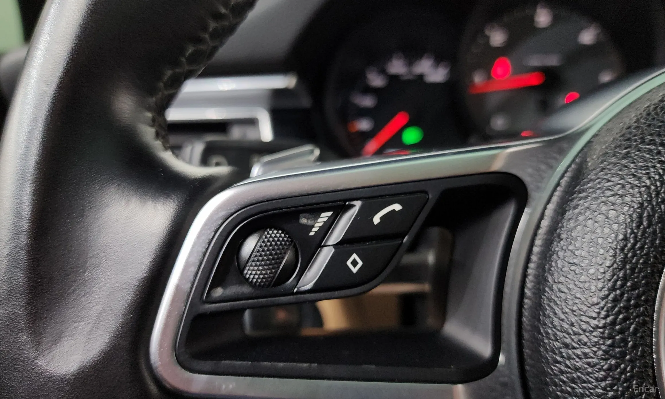Porsche Macan превью 15