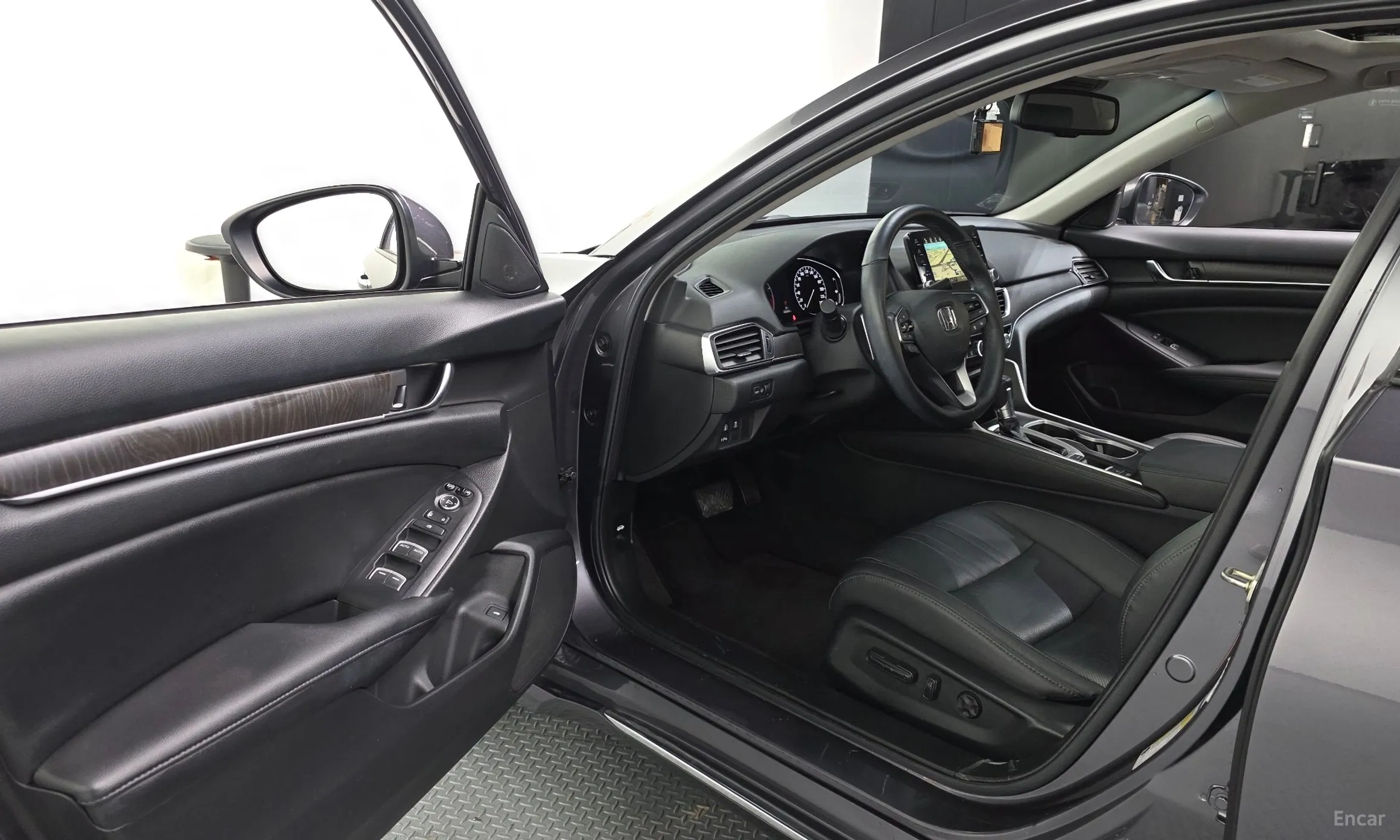 Honda Accord 10th Generation превью 10