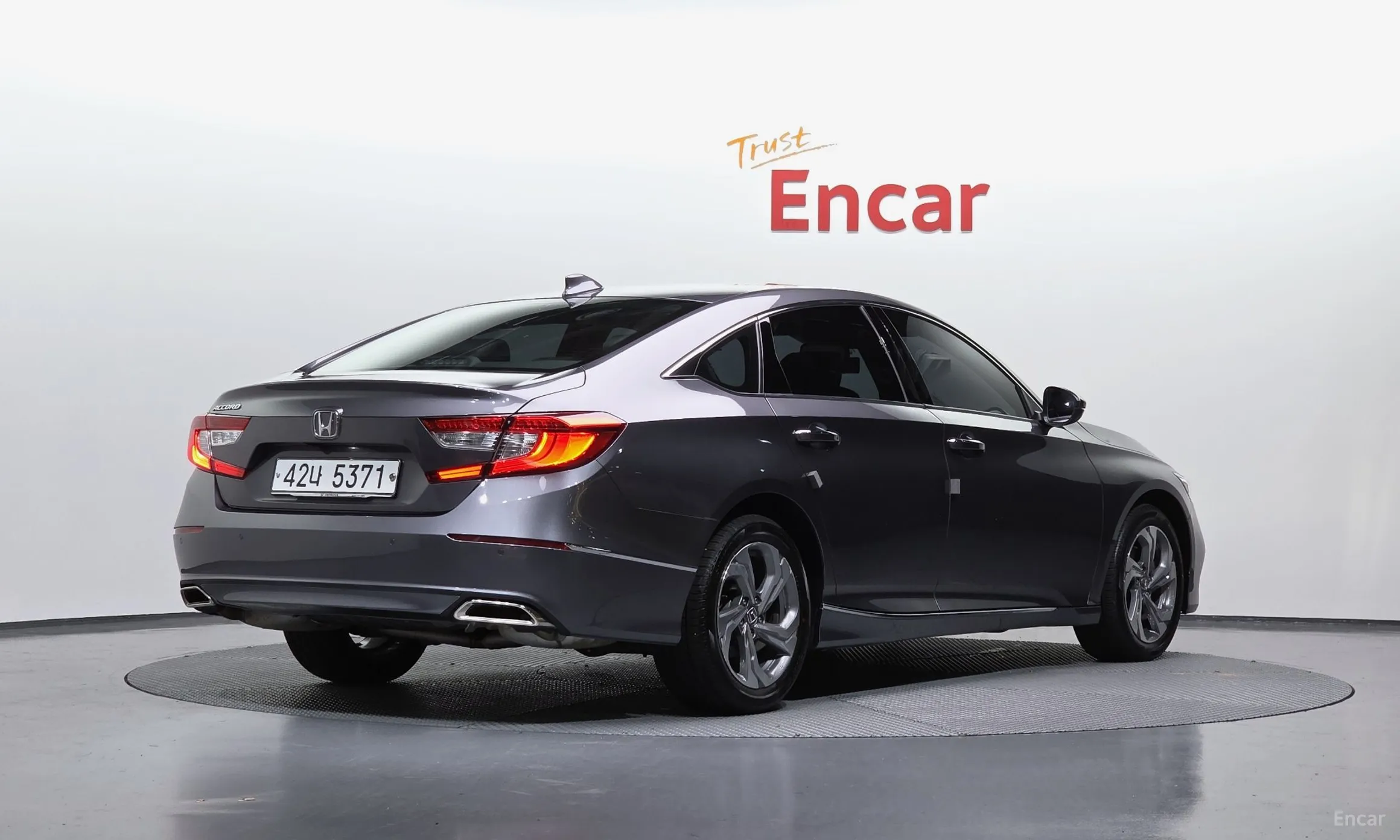 Honda Accord 10th Generation превью 2