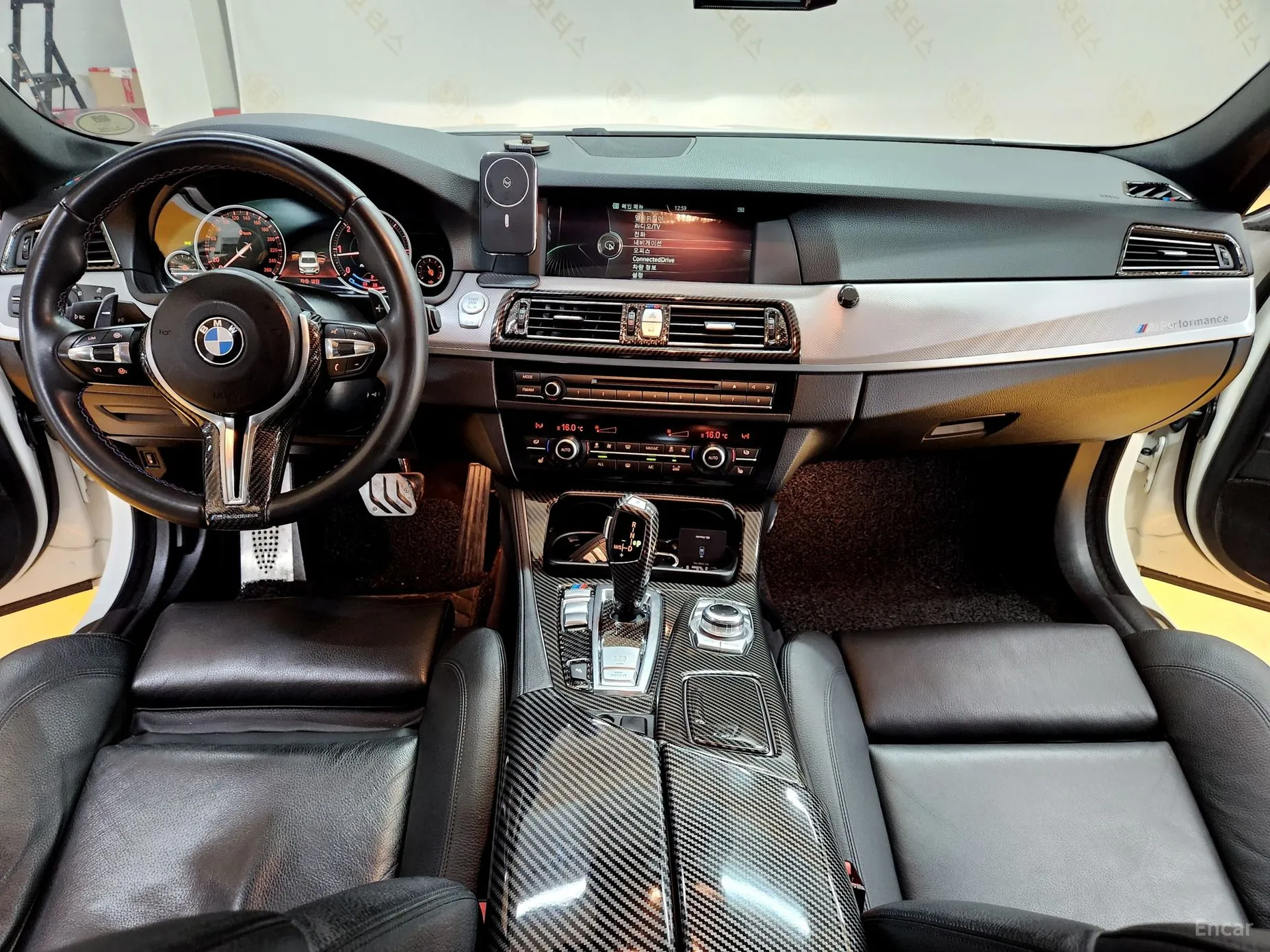BMW 5 Series (F10) превью 12