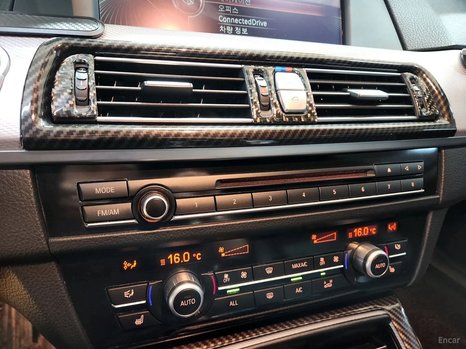 BMW 5 Series (F10) превью 14