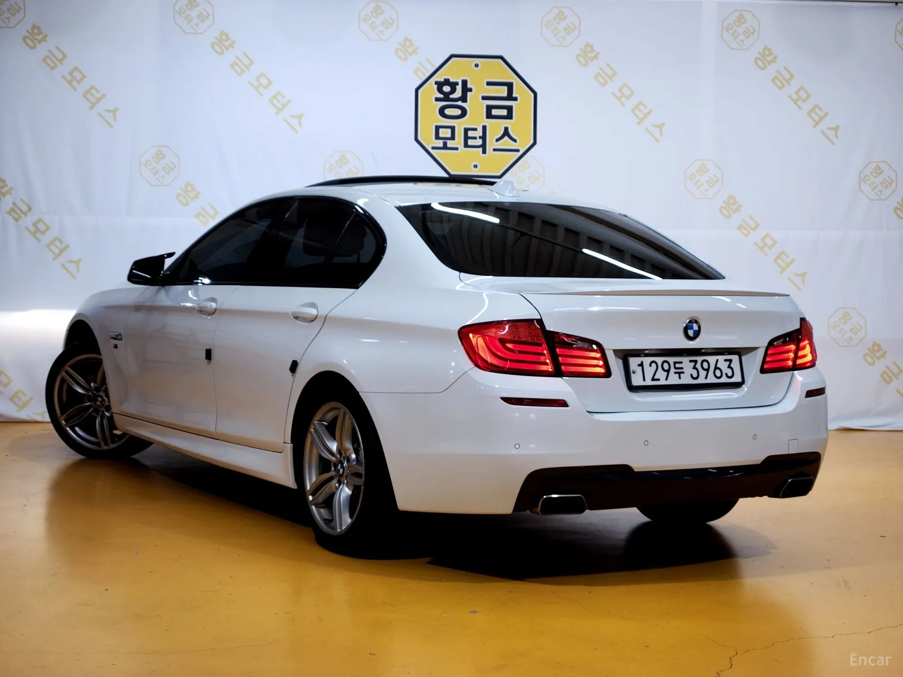 BMW 5 Series (F10) превью 5