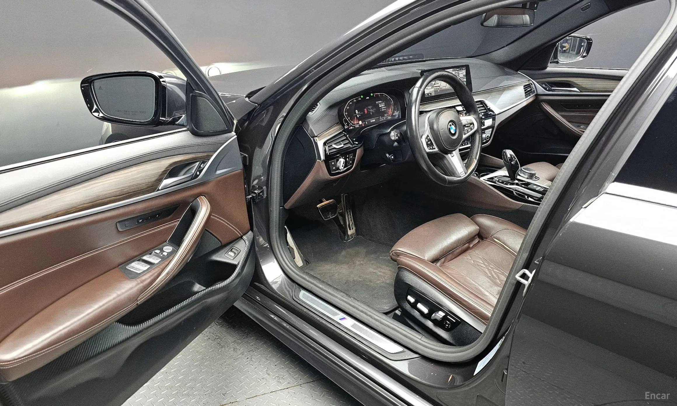 BMW 5 Series (G30) превью 10